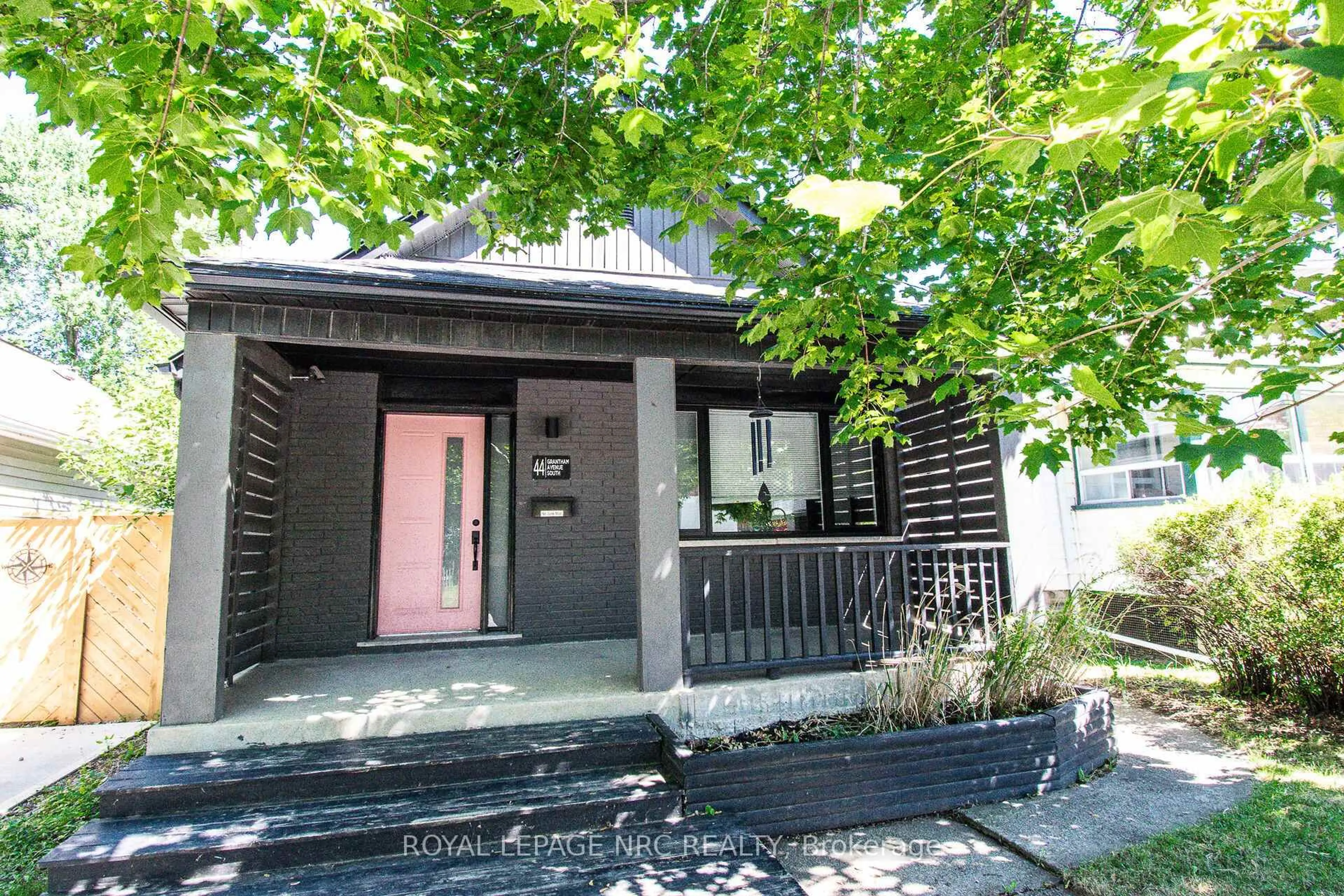 Unknown for 44 Grantham Ave, St. Catharines Ontario L2P 3B4