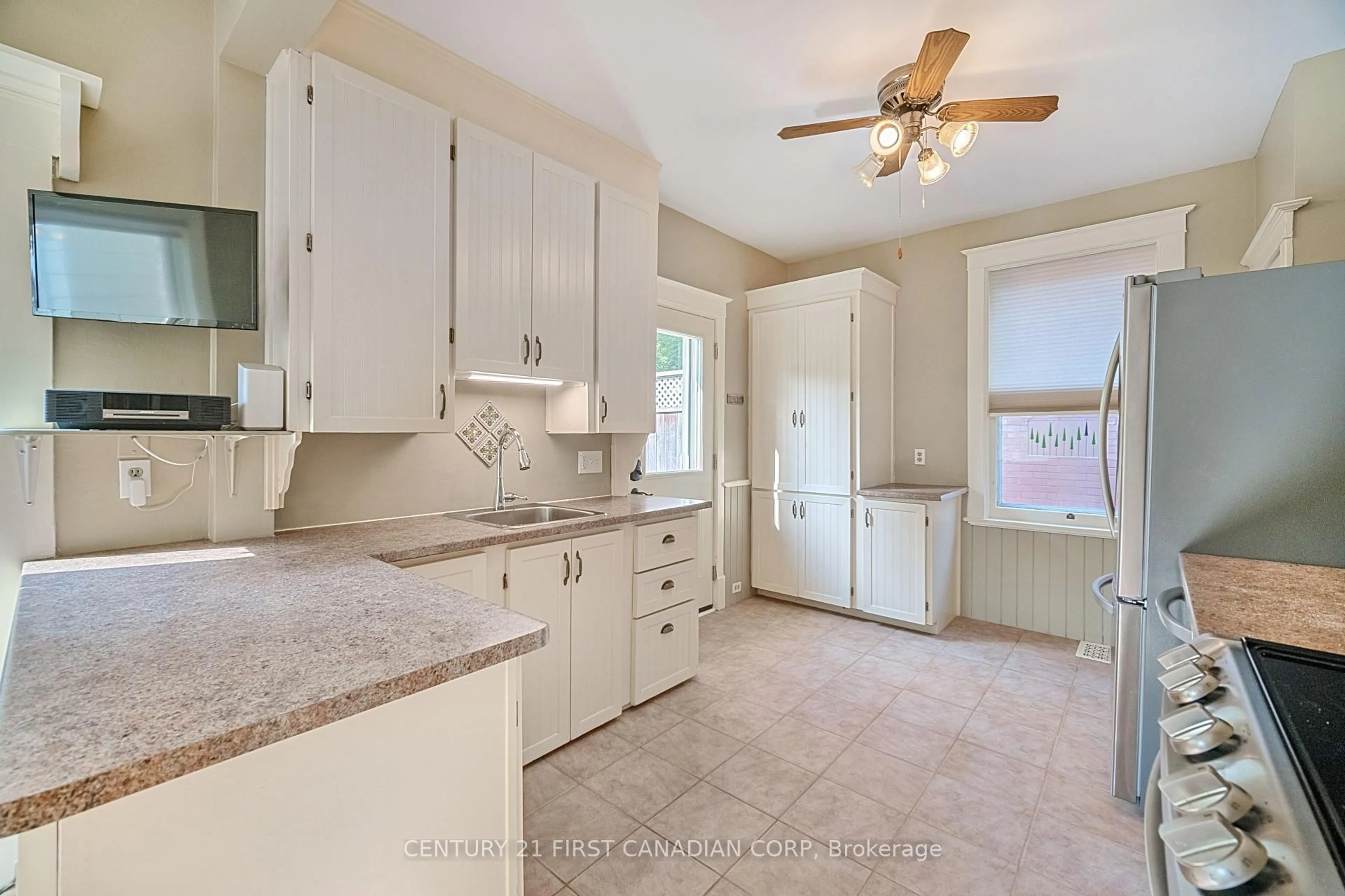 Open concept kitchen, ceramic/tile floor for 171 Mount Pleasant Ave, London North Ontario N6H 1E3