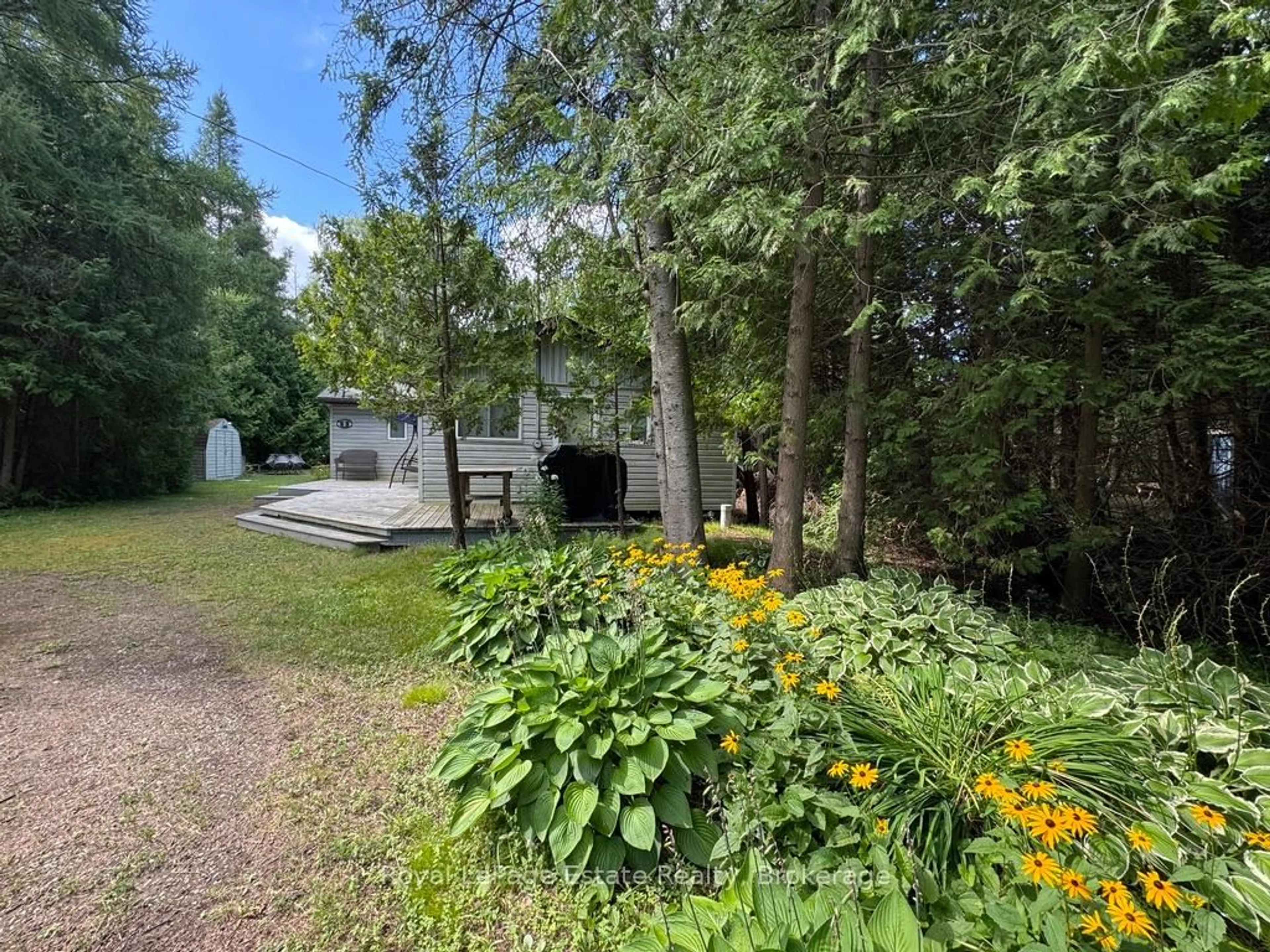 A pic from outside/outdoor area/front of a property/back of a property/a pic from drone, unknown for 5 15th St, Native Leased Lands Ontario N0H 2G0