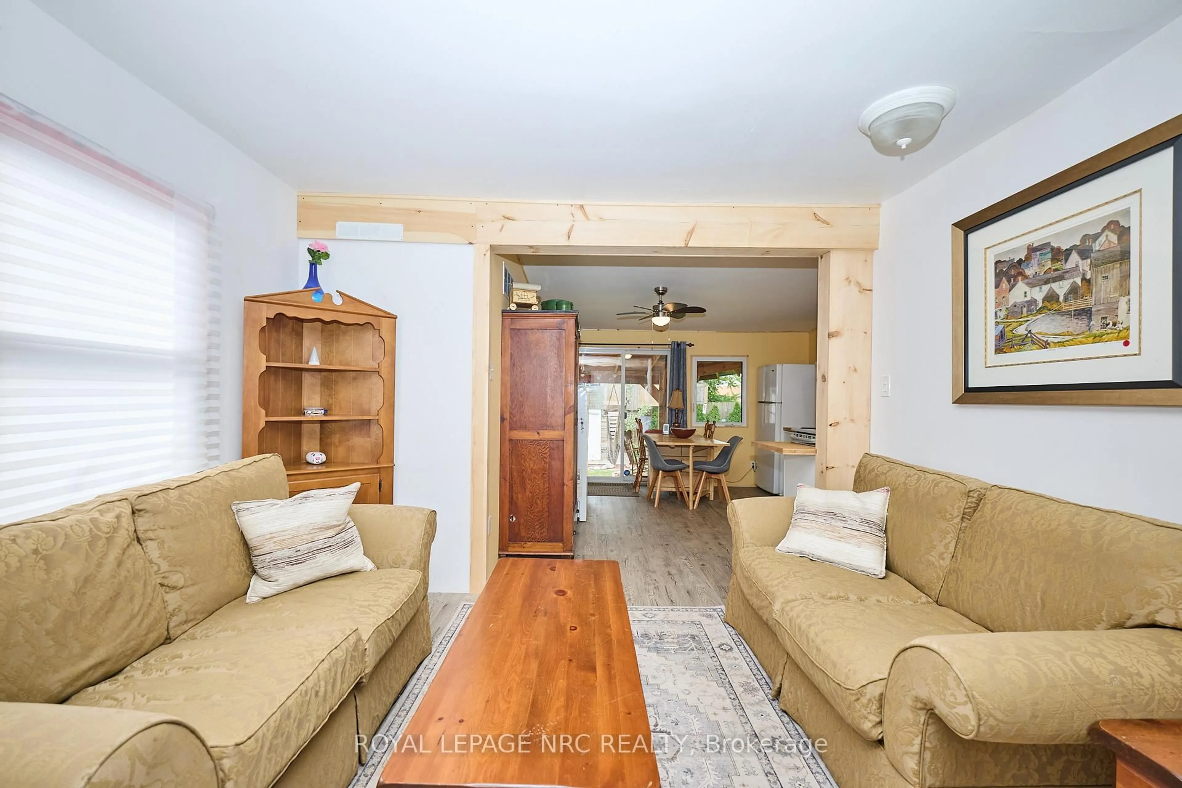 Living room with furniture, unknown for 6120 Cadham St, Niagara Falls Ontario L2G 3A1