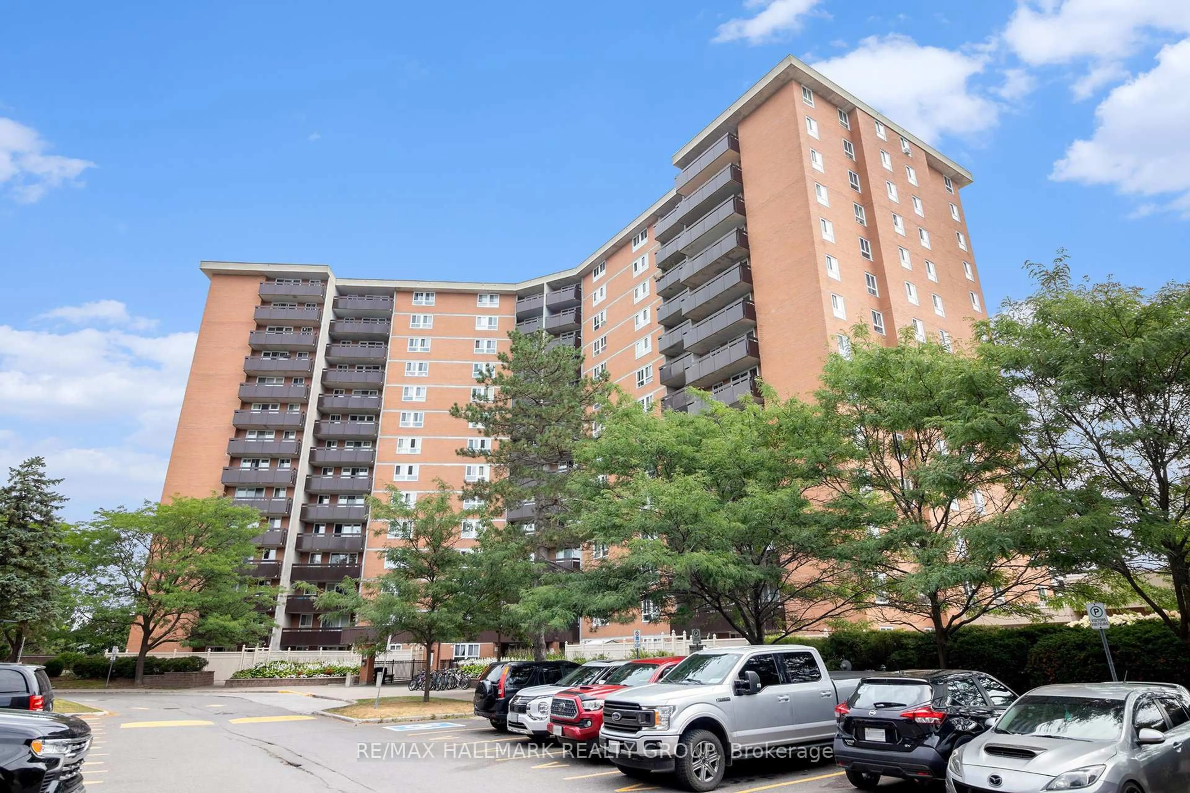 Patio, street for 2020 Jasmine Cres #407, Ottawa Ontario K1J 8K5