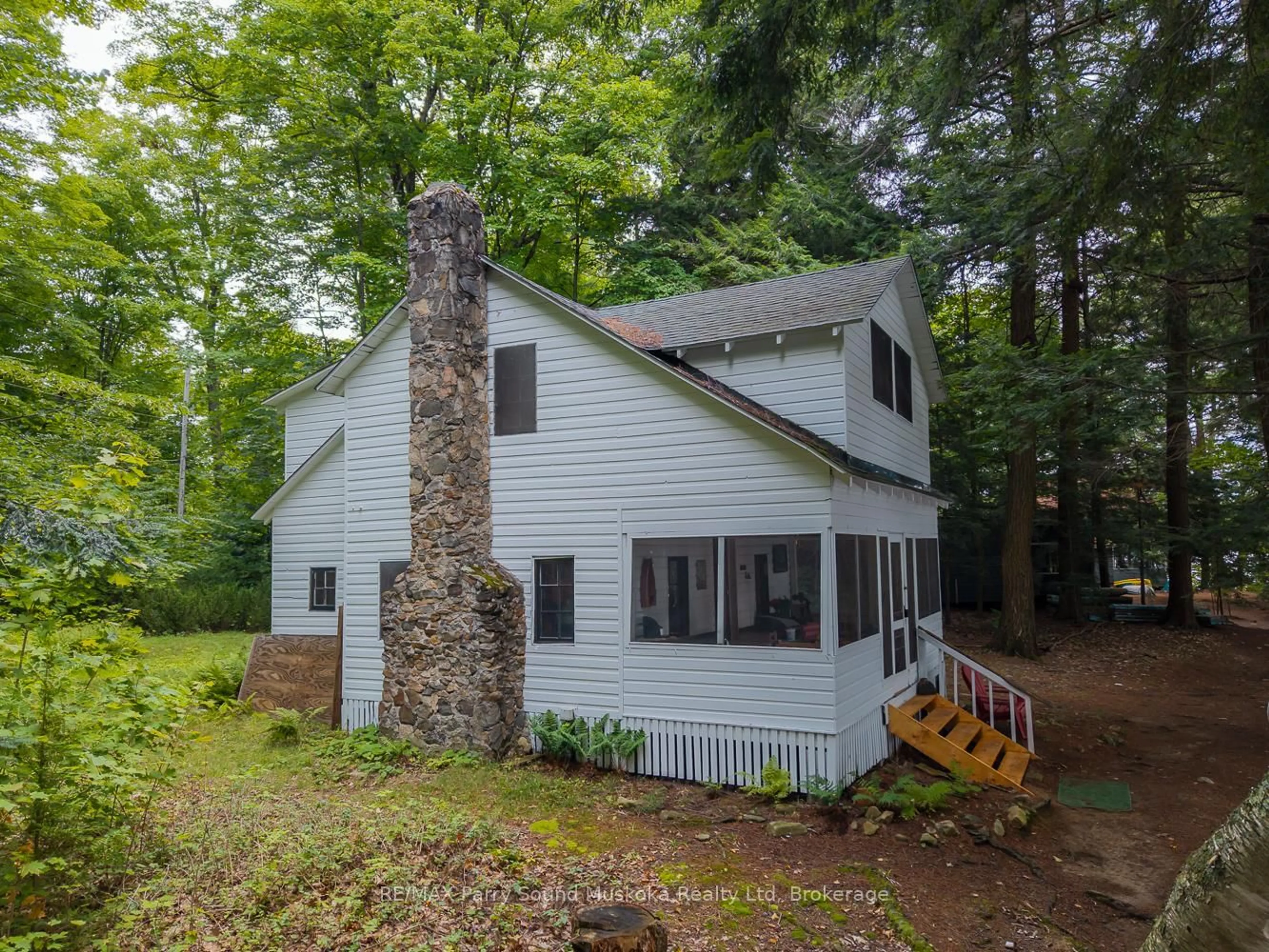 Home with vinyl exterior material, unknown for 897 172 WA Horseshoe Lake, Seguin Ontario P2A 2W8