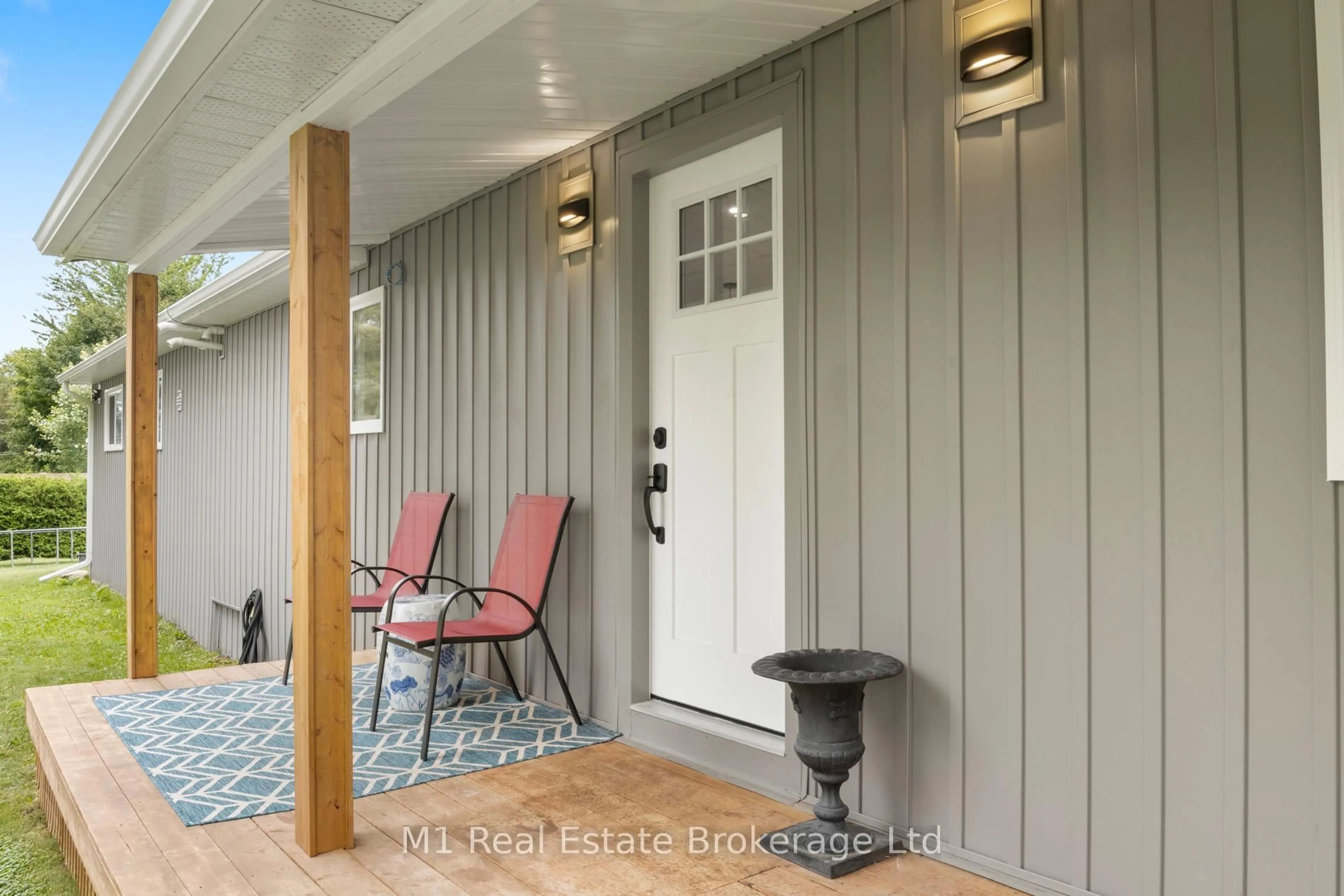 Indoor entryway for 58 2nd Ave, Wellington North Ontario N0G 2K0