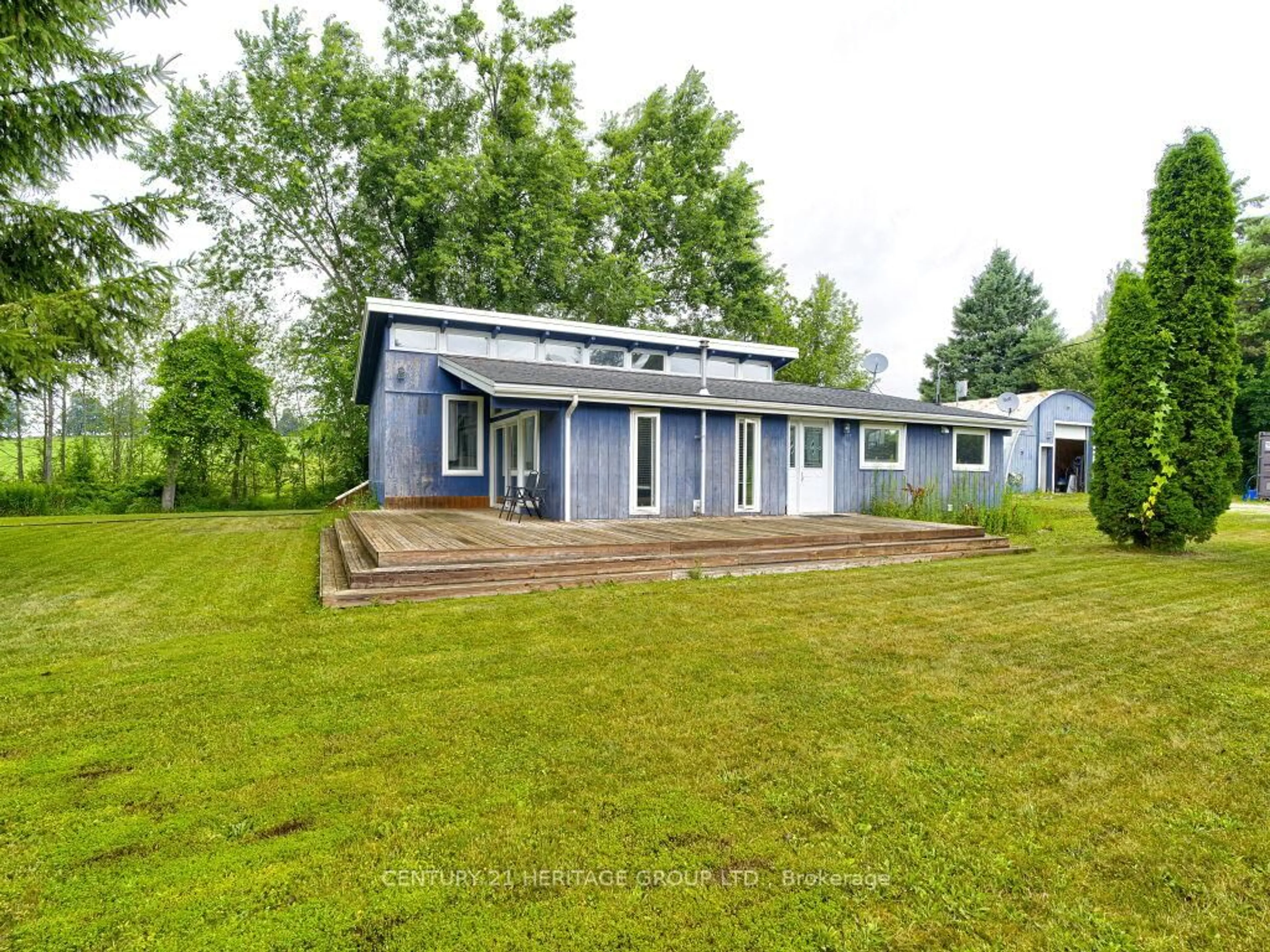 A pic from outside/outdoor area/front of a property/back of a property/a pic from drone, building for 9164 10th Sdrd, Erin Ontario L7J 2L8