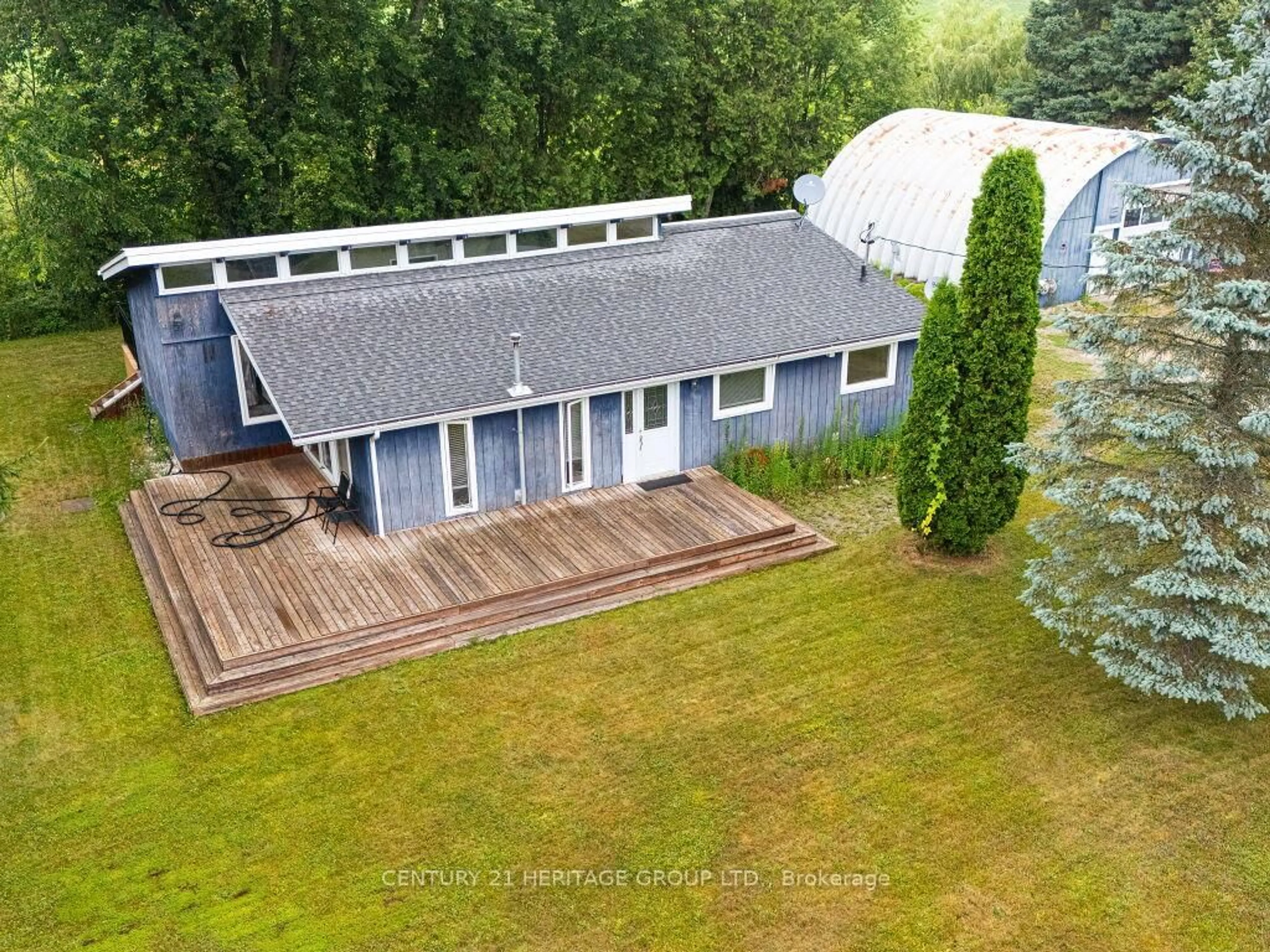 A pic from outside/outdoor area/front of a property/back of a property/a pic from drone, unknown for 9164 10th Sdrd, Erin Ontario L7J 2L8
