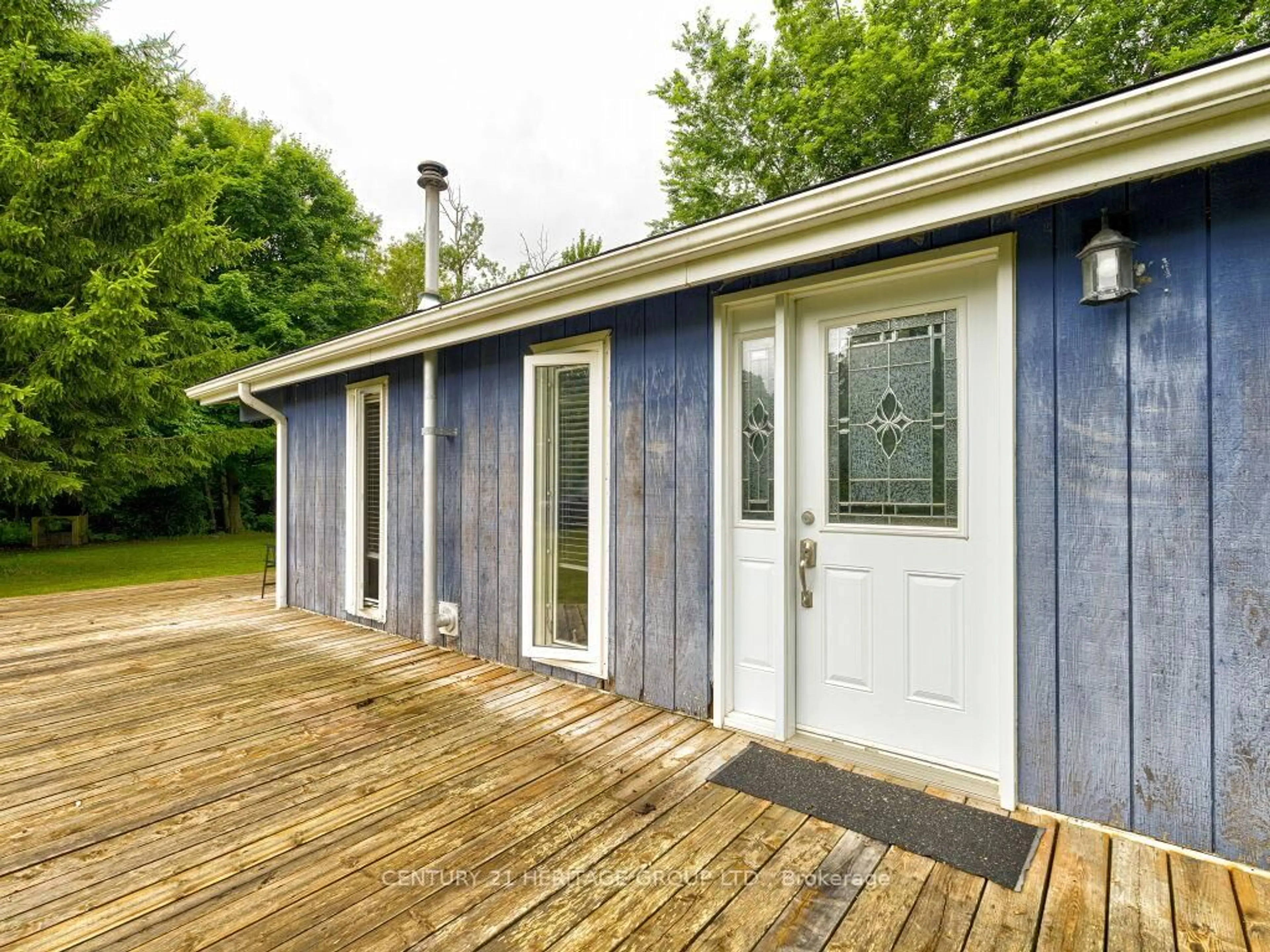Home with vinyl exterior material, water/lake/river/ocean view for 9164 10th Sdrd, Erin Ontario L7J 2L8