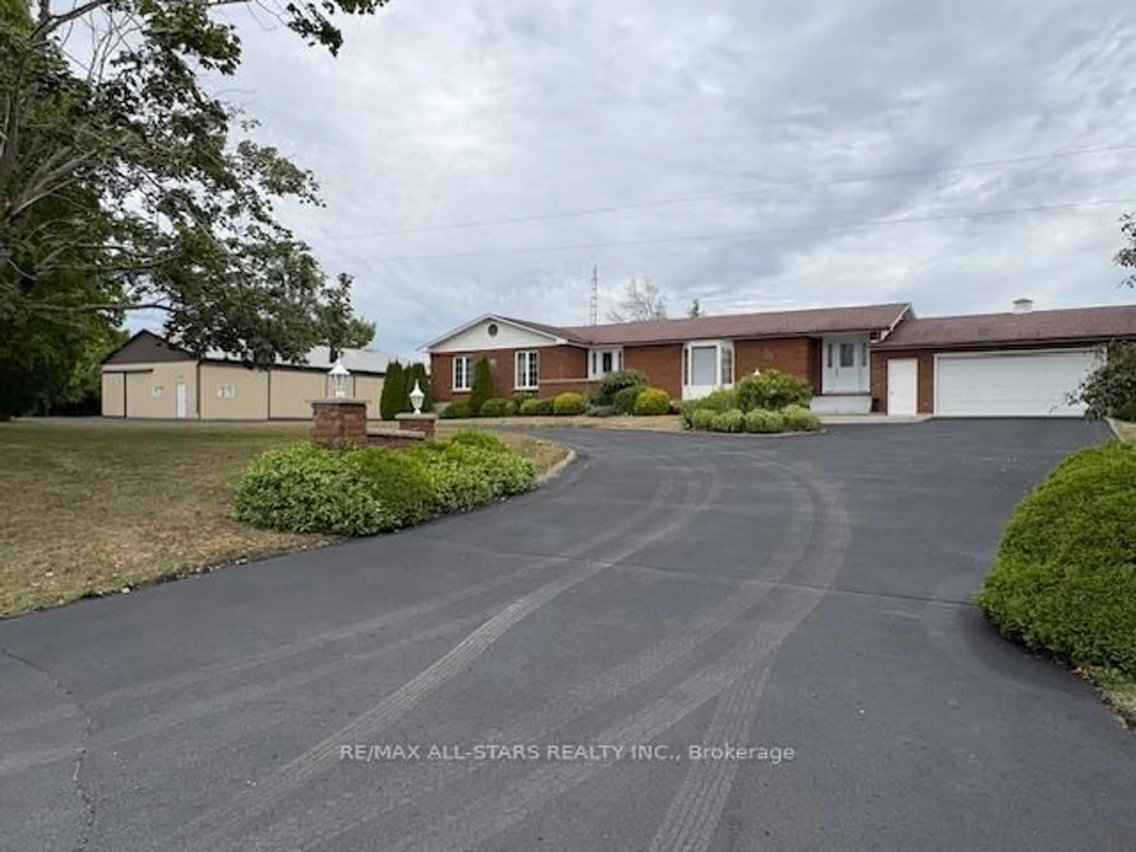 A pic from outside/outdoor area/front of a property/back of a property/a pic from drone, street for 80 Crosswind Rd, Kawartha Lakes Ontario K0L 2X0