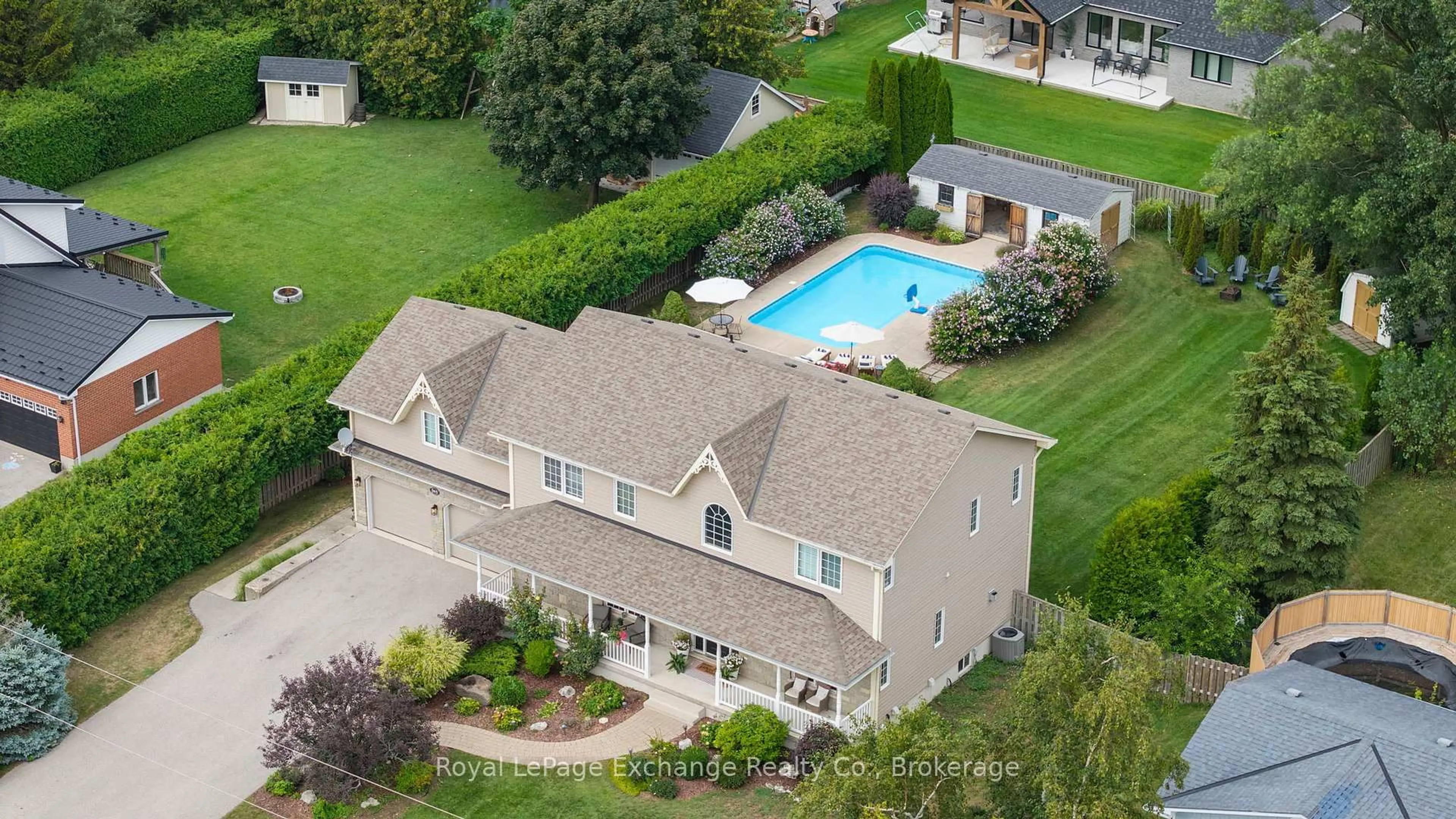 A pic from outside/outdoor area/front of a property/back of a property/a pic from drone, water/lake/river/ocean view for 985 Heritage Dr, Huron-Kinloss Ontario N2Z 0B9