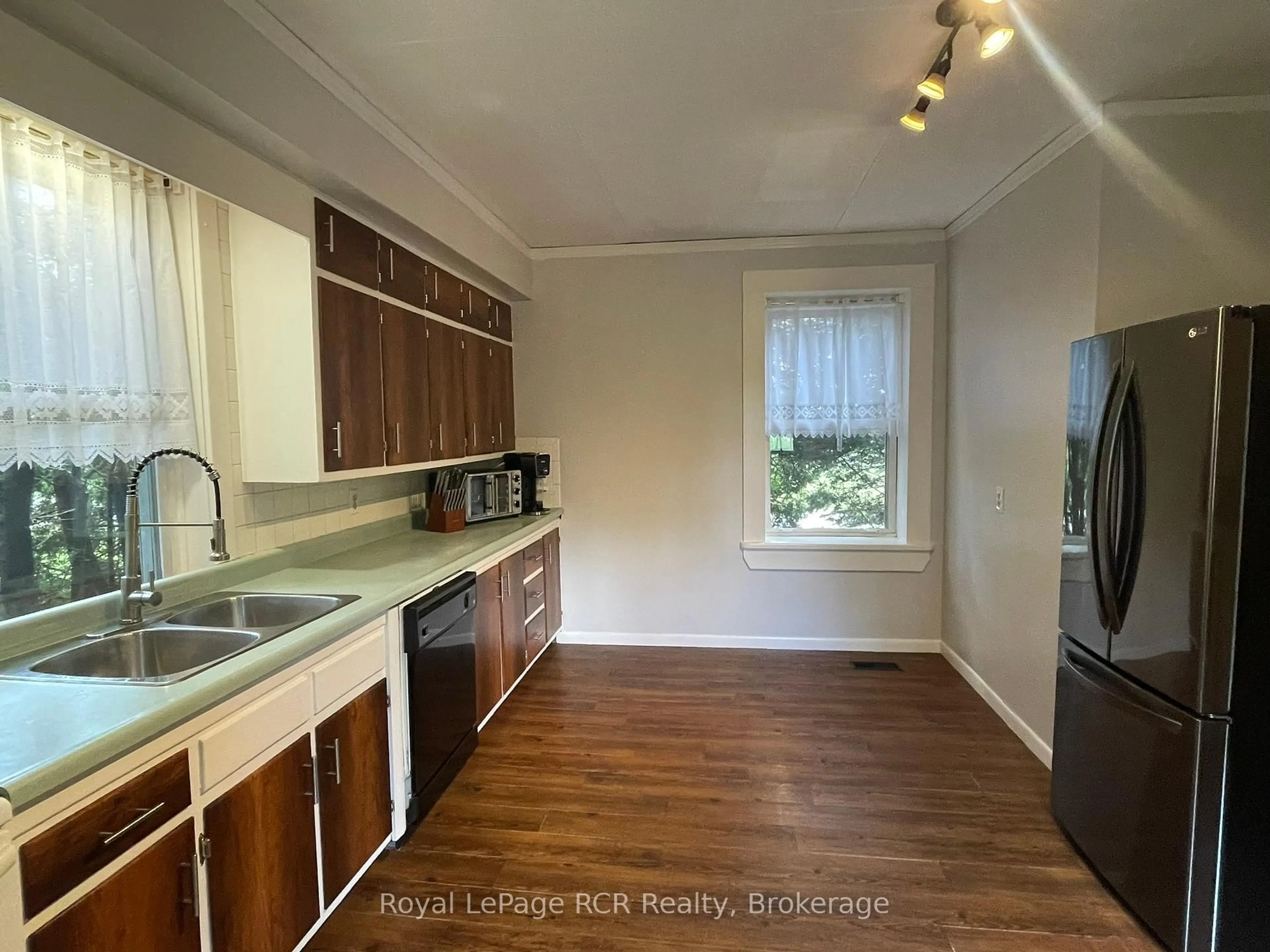 Standard kitchen, wood/laminate floor for 349427 4th Concession B, Grey Highlands Ontario N0C 1M0