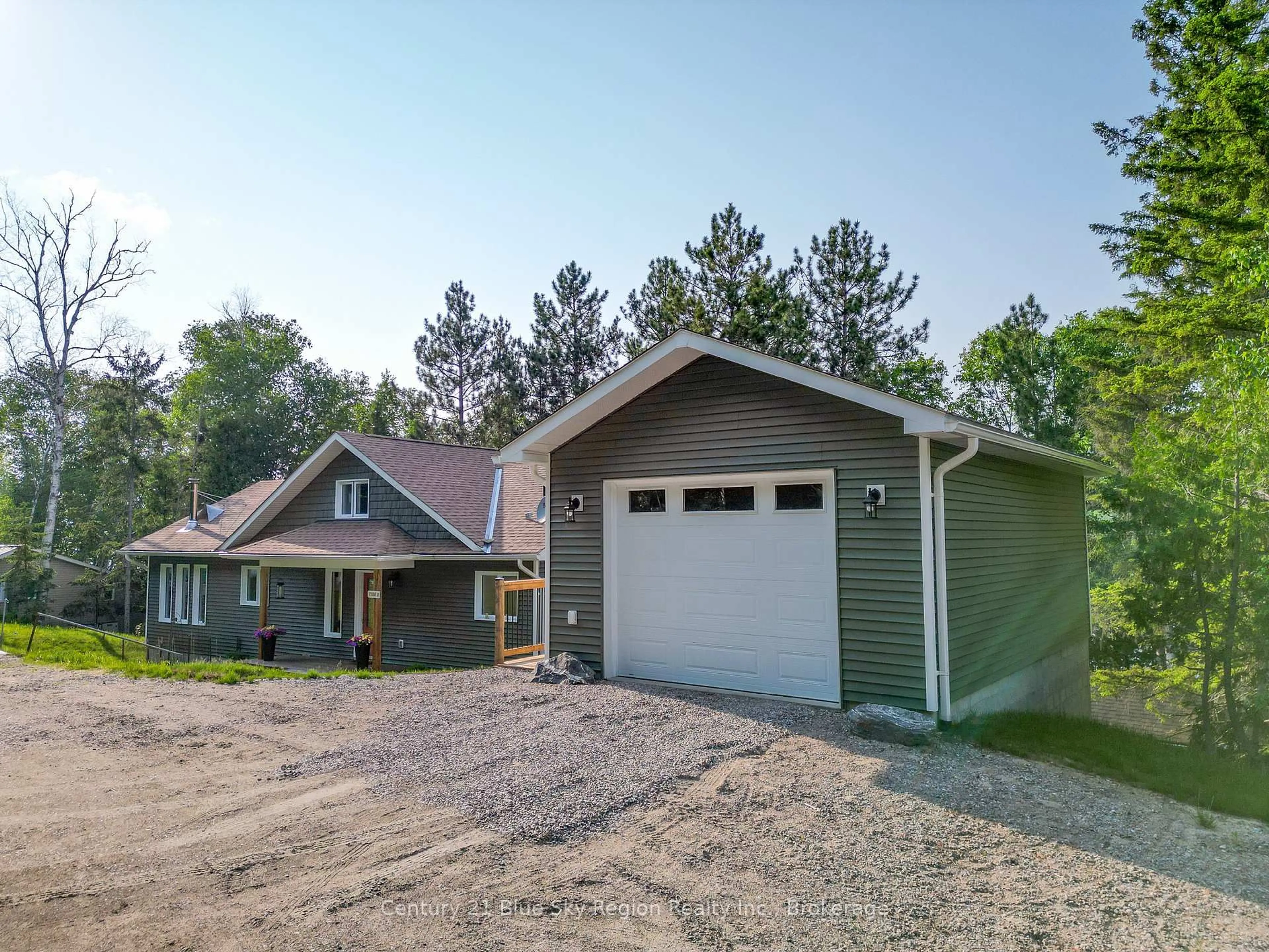 Home with vinyl exterior material, street for 1500D Peninsula Rd, North Bay Ontario P1B 8G4