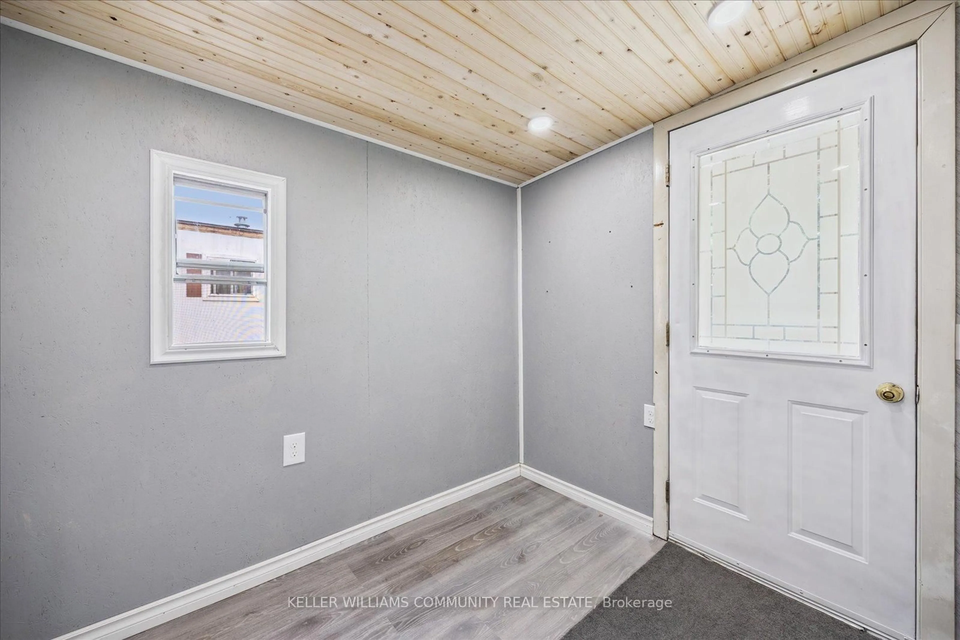 Indoor entryway for 1093 County Rd 28 #21, Otonabee-South Monaghan Ontario K9J 6Y3