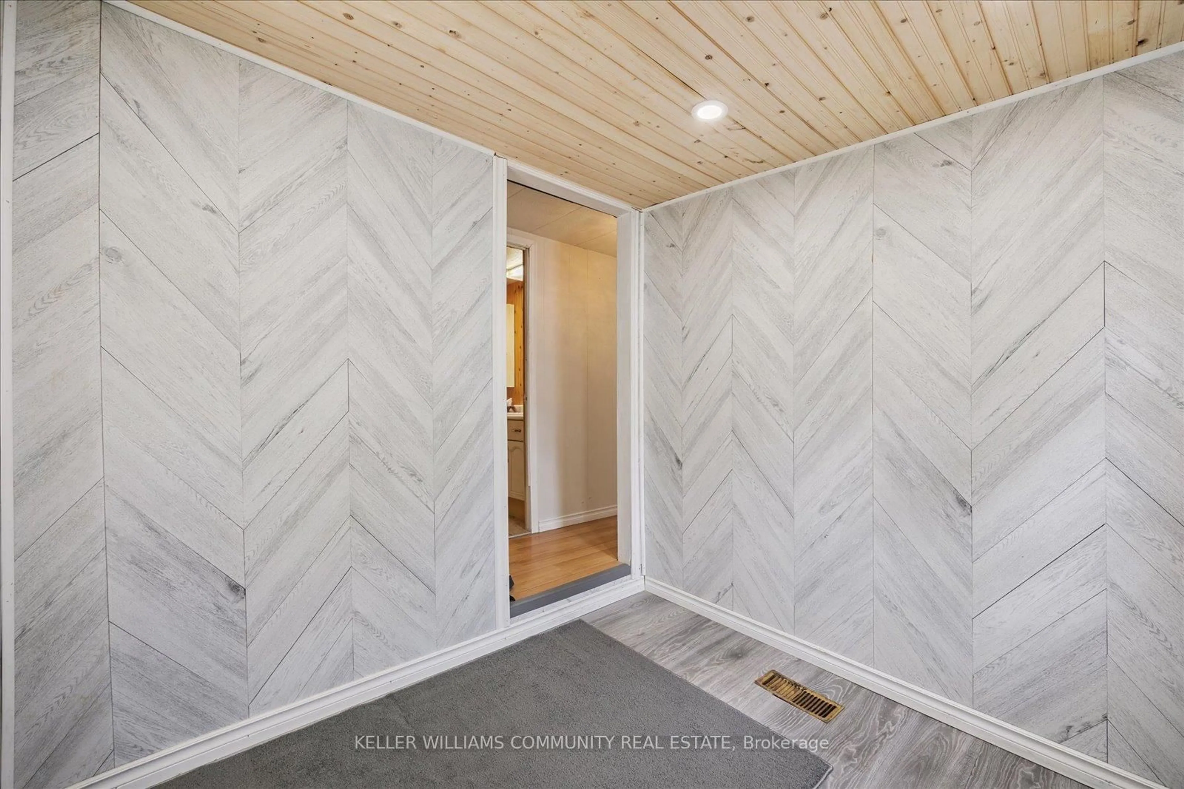 Indoor entryway for 1093 County Rd 28 #21, Otonabee-South Monaghan Ontario K9J 6Y3
