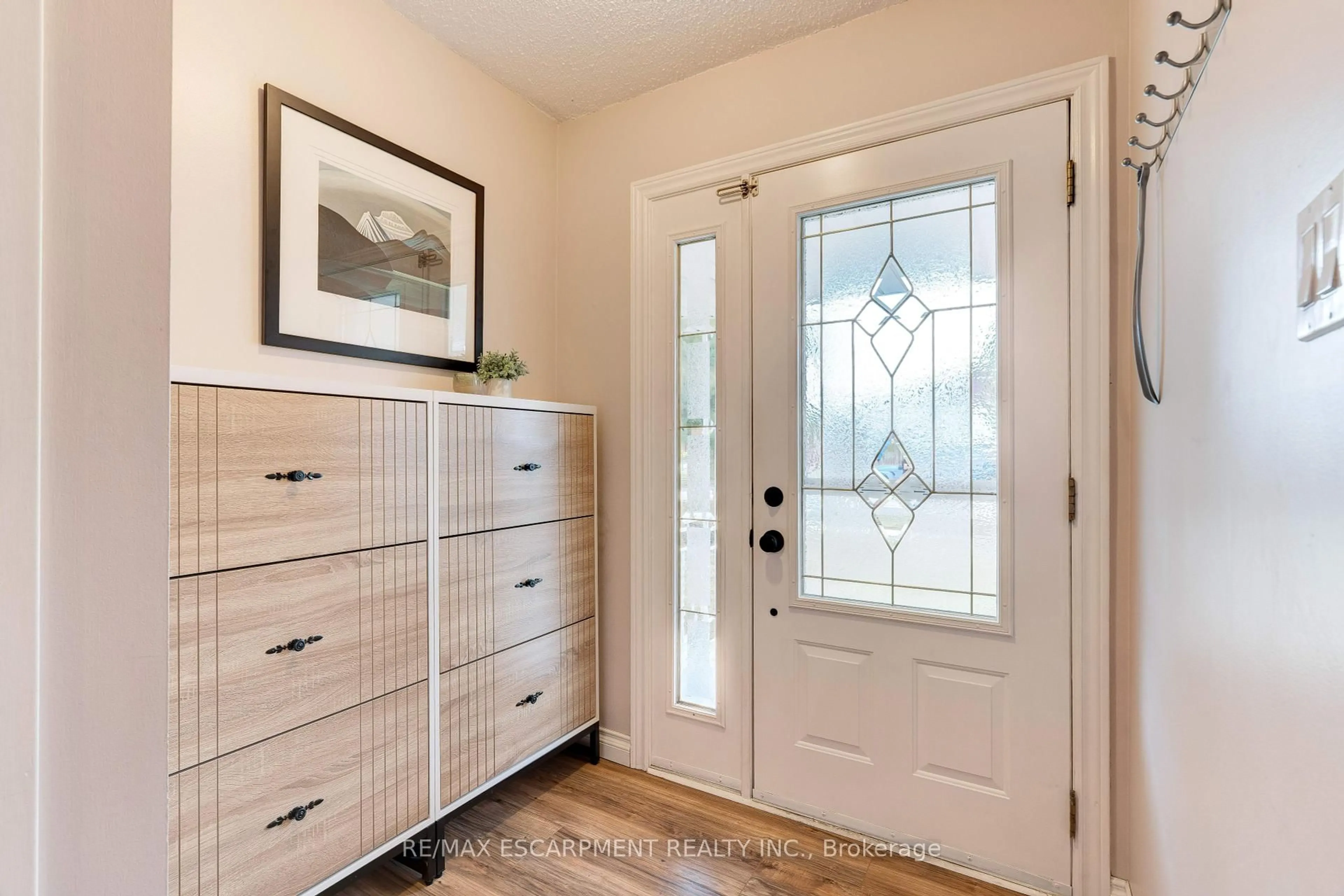 Indoor entryway for 26 Madoc St, Hamilton Ontario L8E 3S7