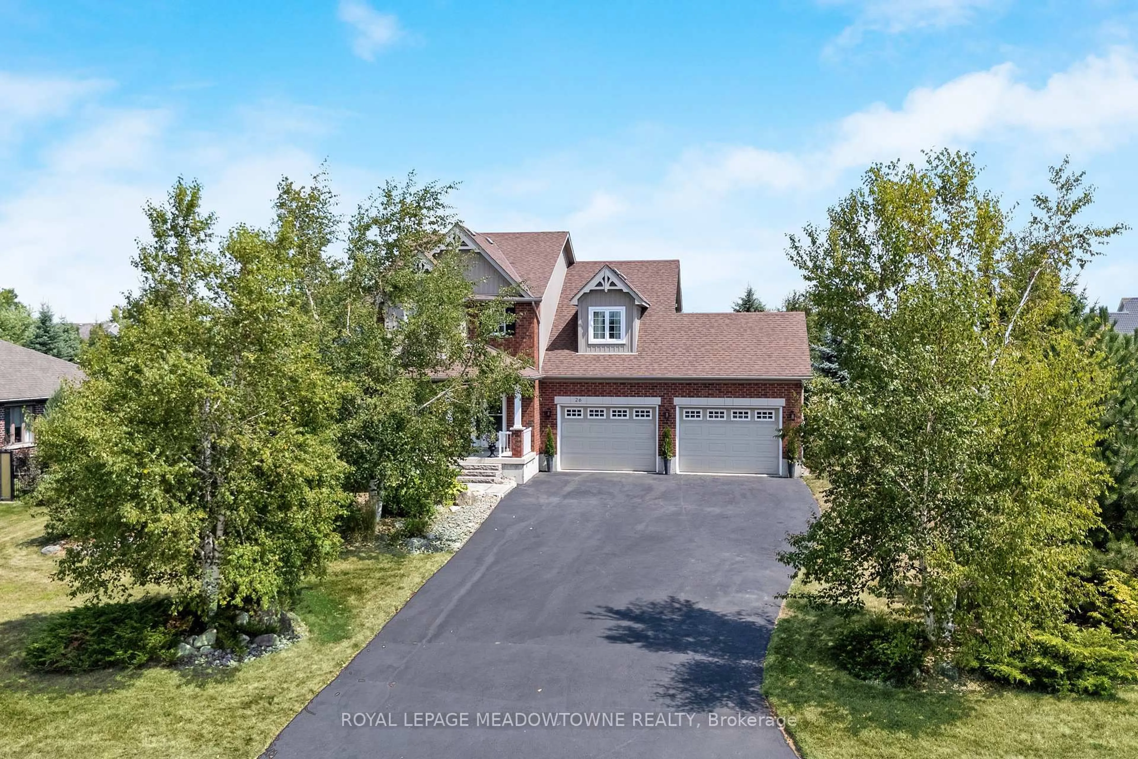 A pic from outside/outdoor area/front of a property/back of a property/a pic from drone, street for 26 Island Lake Rd, Mono Ontario L9W 5K3