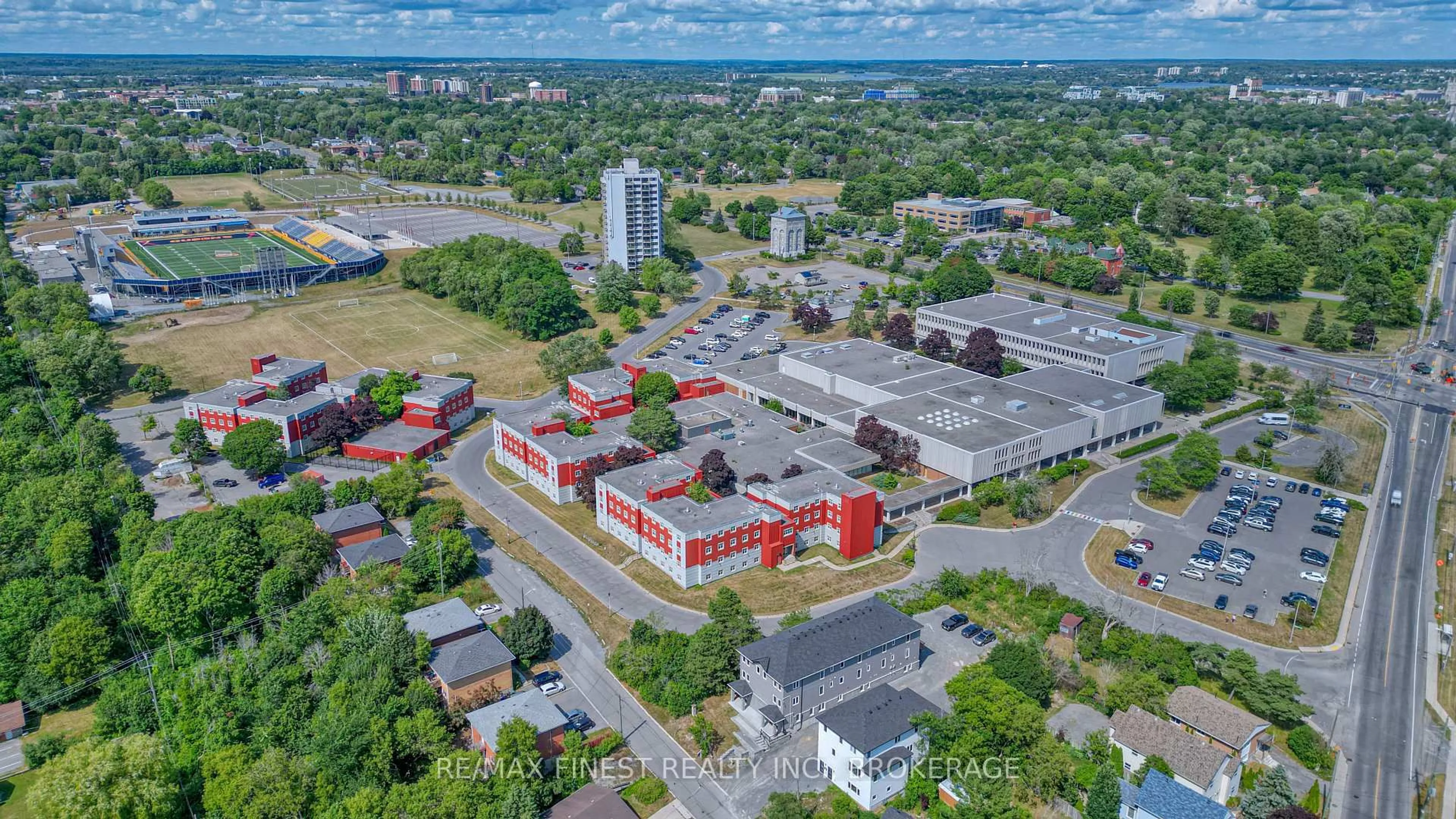 A pic from outside/outdoor area/front of a property/back of a property/a pic from drone, building for 67-69 Gardiner St, Kingston Ontario K7M 1A7