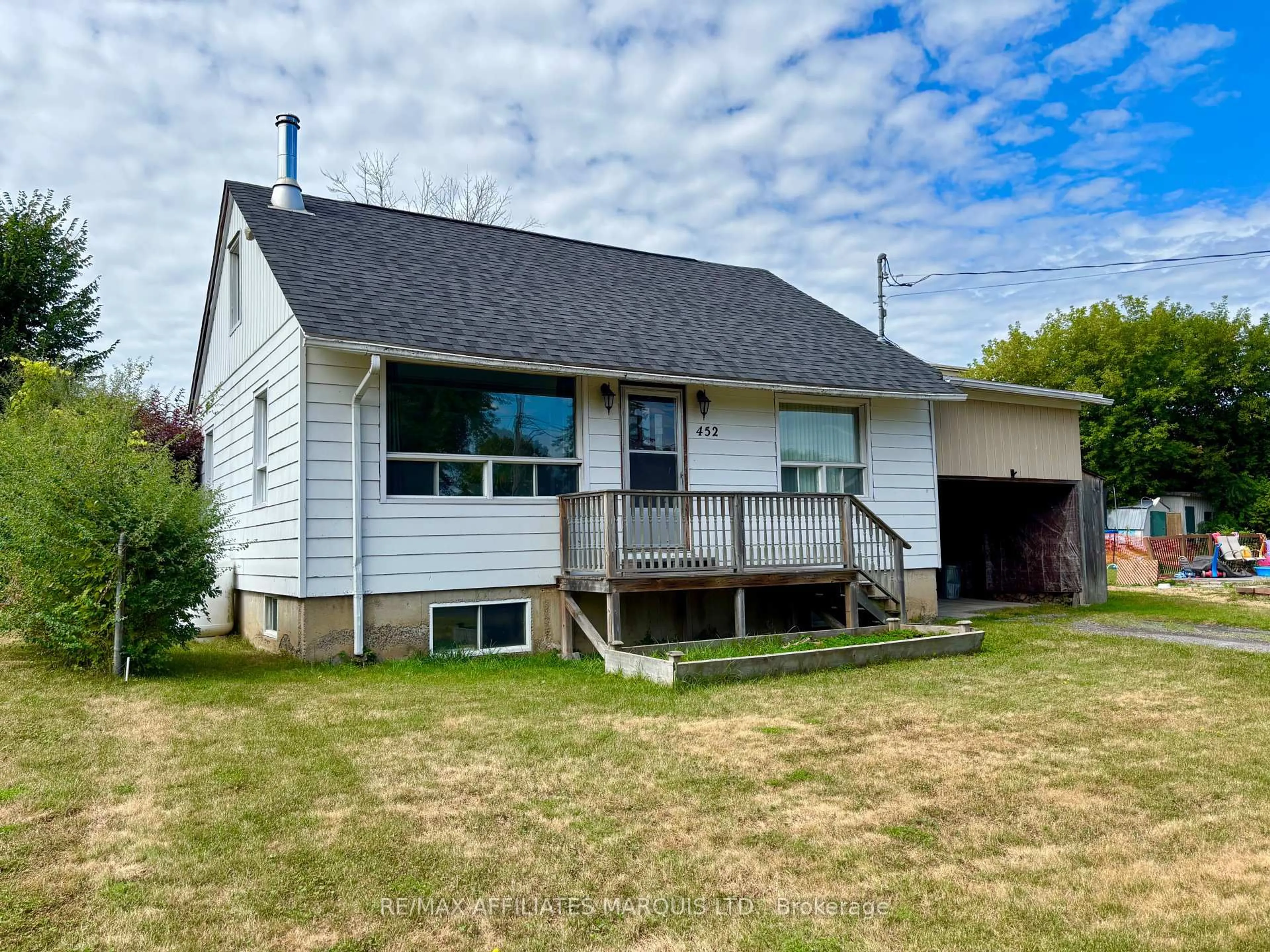 A pic from outside/outdoor area/front of a property/back of a property/a pic from drone, unknown for 452 Dominion St St, North Glengarry Ontario K0C 1A0