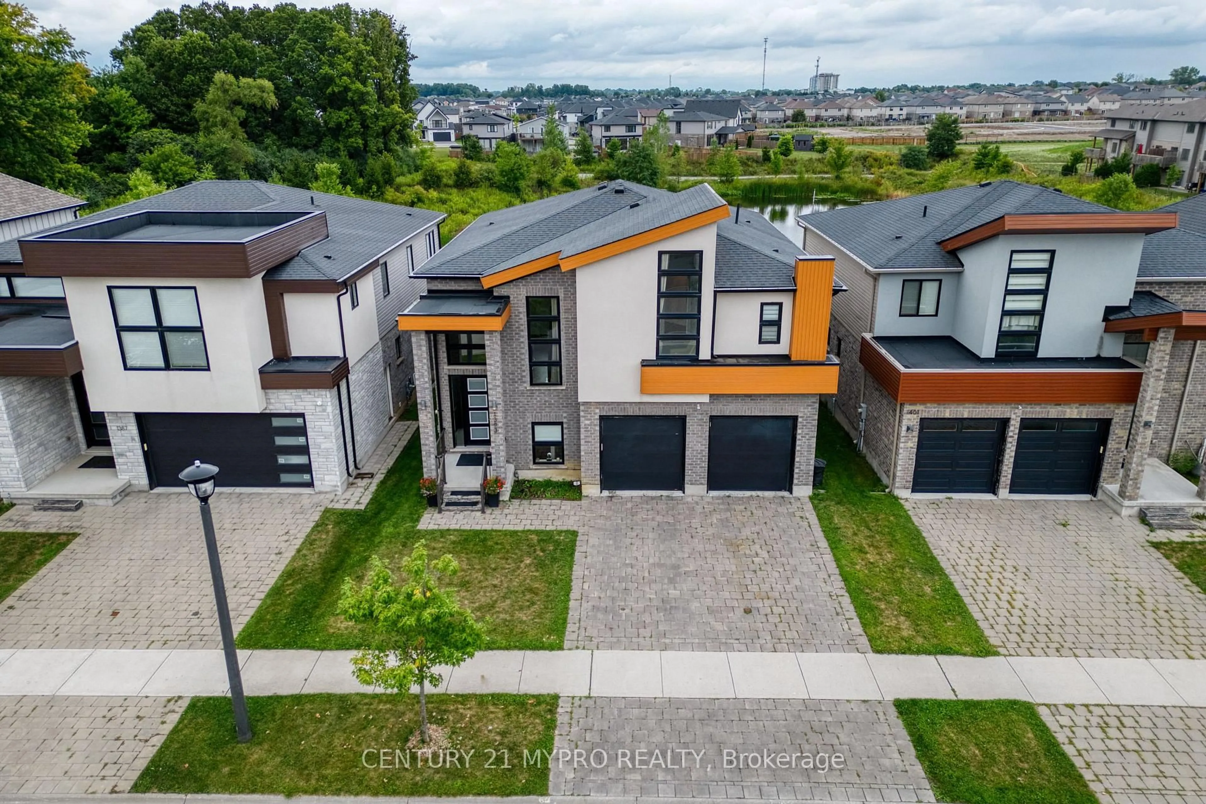 A pic from outside/outdoor area/front of a property/back of a property/a pic from drone, street for 1393 Dyer Cres, London North Ontario N6G 0S6