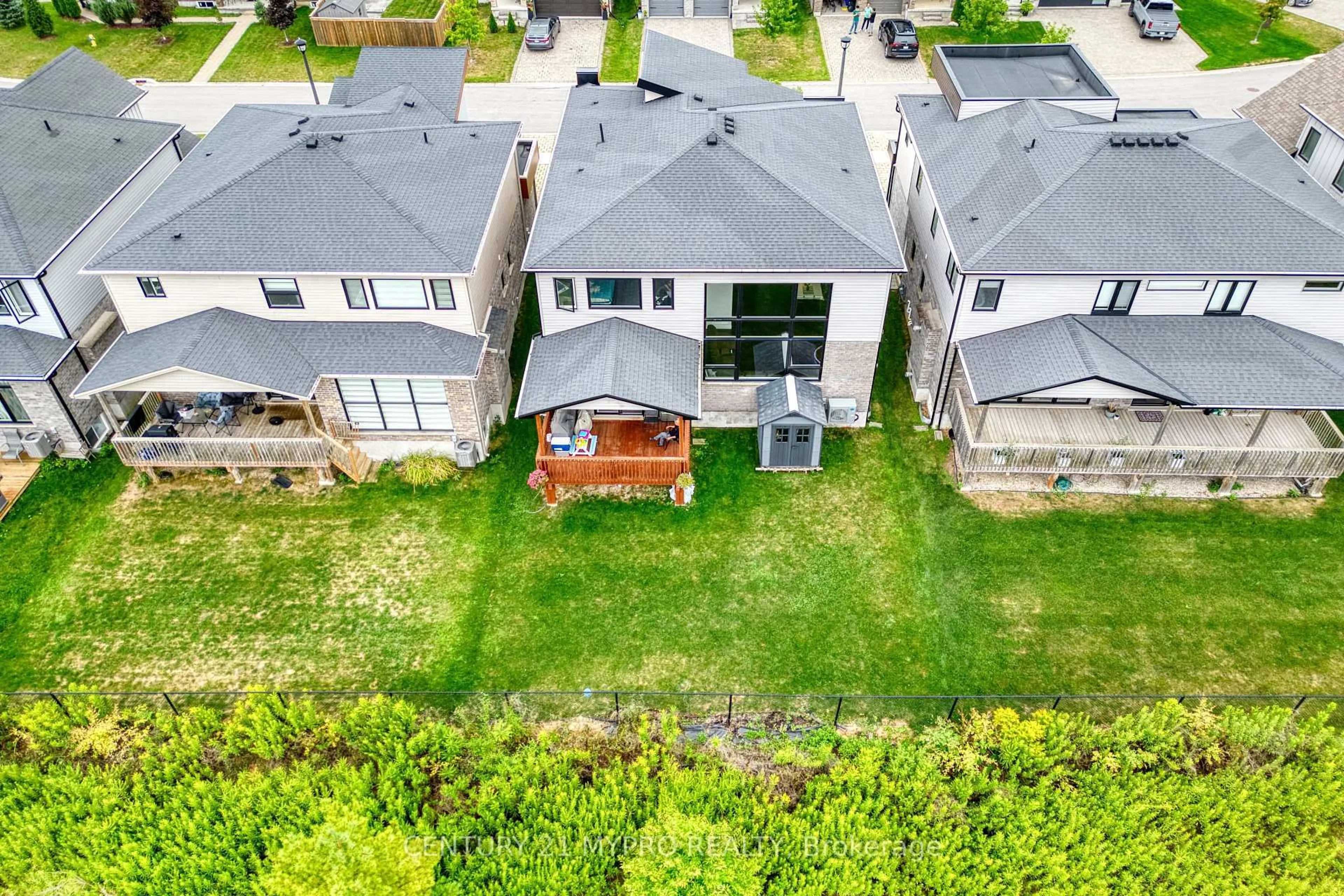 A pic from outside/outdoor area/front of a property/back of a property/a pic from drone, unknown for 1393 Dyer Cres, London North Ontario N6G 0S6