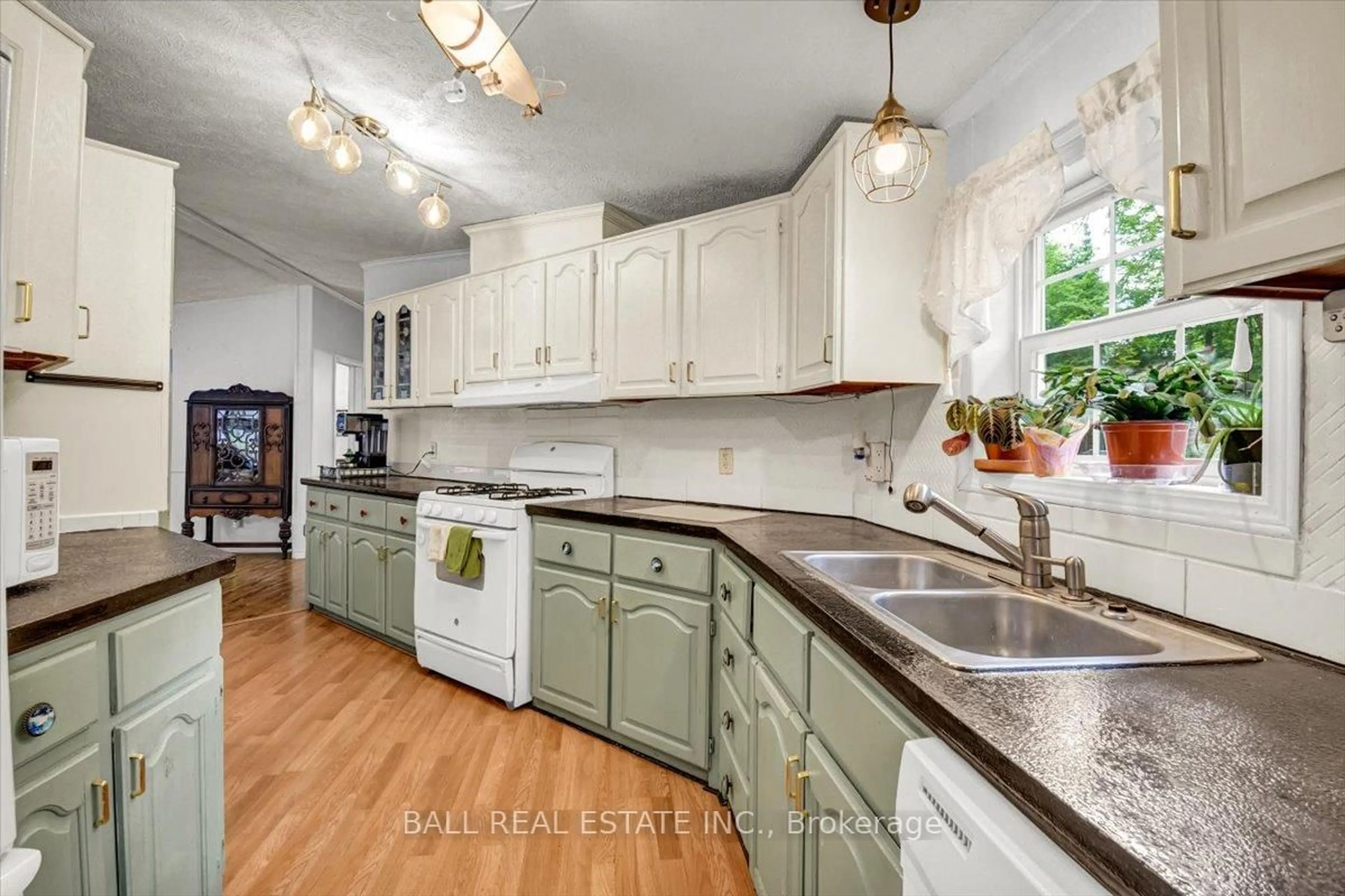 Open concept kitchen, ceramic/tile floor for 5005 Loop Rd, Highlands East Ontario K0L 2A0