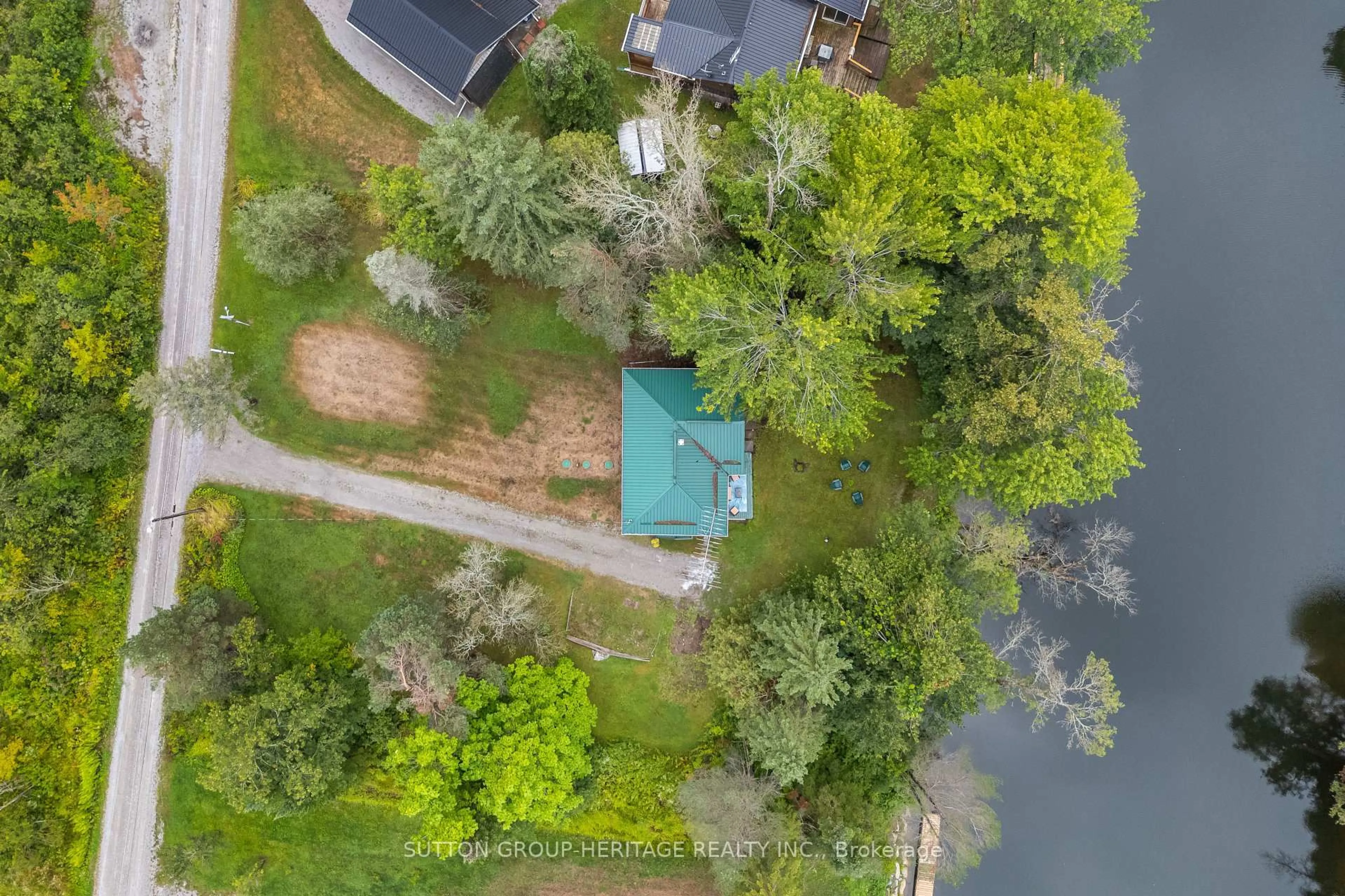 A pic from outside/outdoor area/front of a property/back of a property/a pic from drone, water/lake/river/ocean view for 33 Crooked Crt, Kawartha Lakes Ontario K0M 1C0