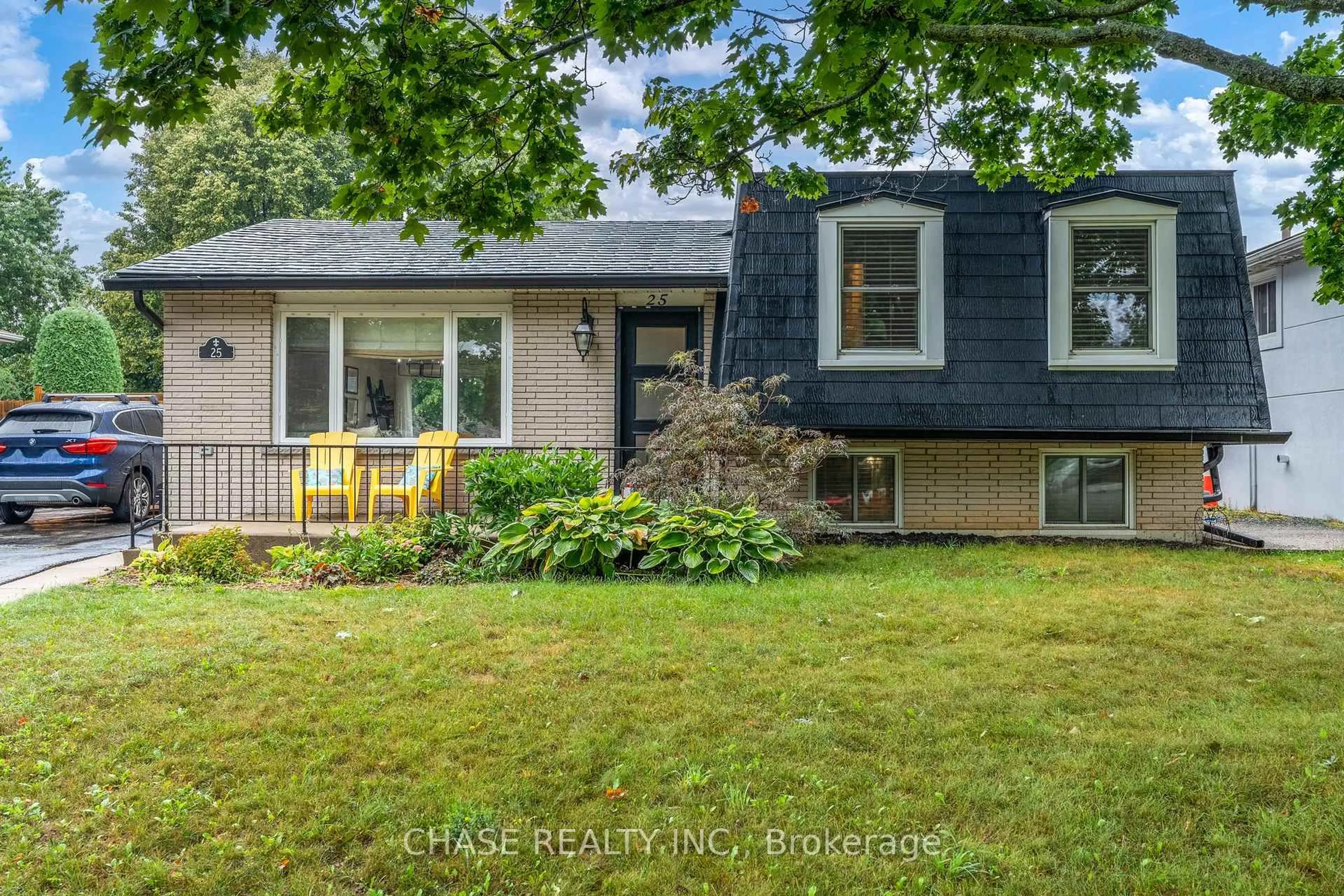 Home with vinyl exterior material, street for 25 Glenvale Dr, Hamilton Ontario L9C 2X5