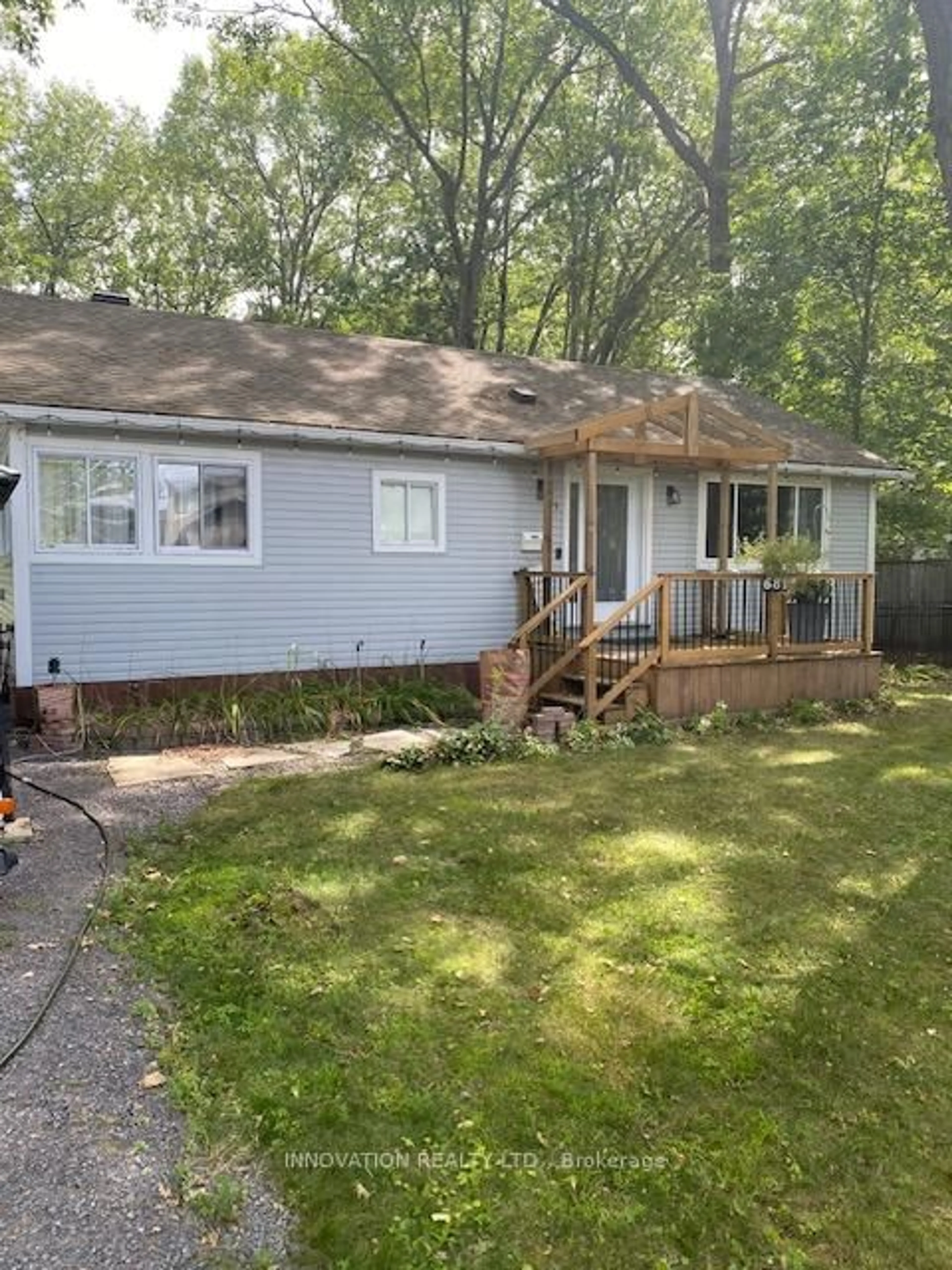 Home with vinyl exterior material, unknown for 681 Bayview Dr, Ottawa Ontario K0A 3M0