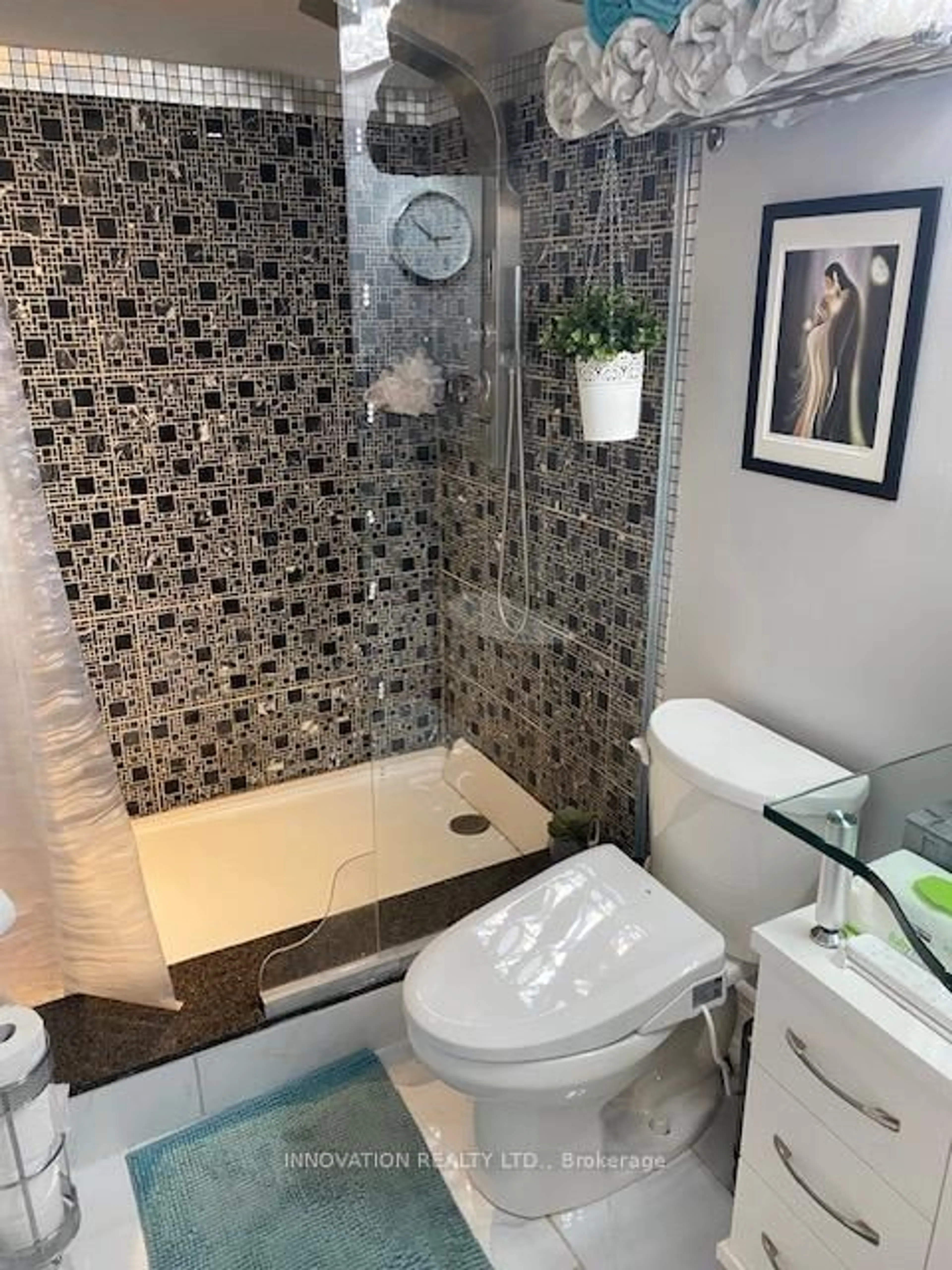 Standard bathroom, ceramic/tile floor for 681 Bayview Dr, Ottawa Ontario K0A 3M0
