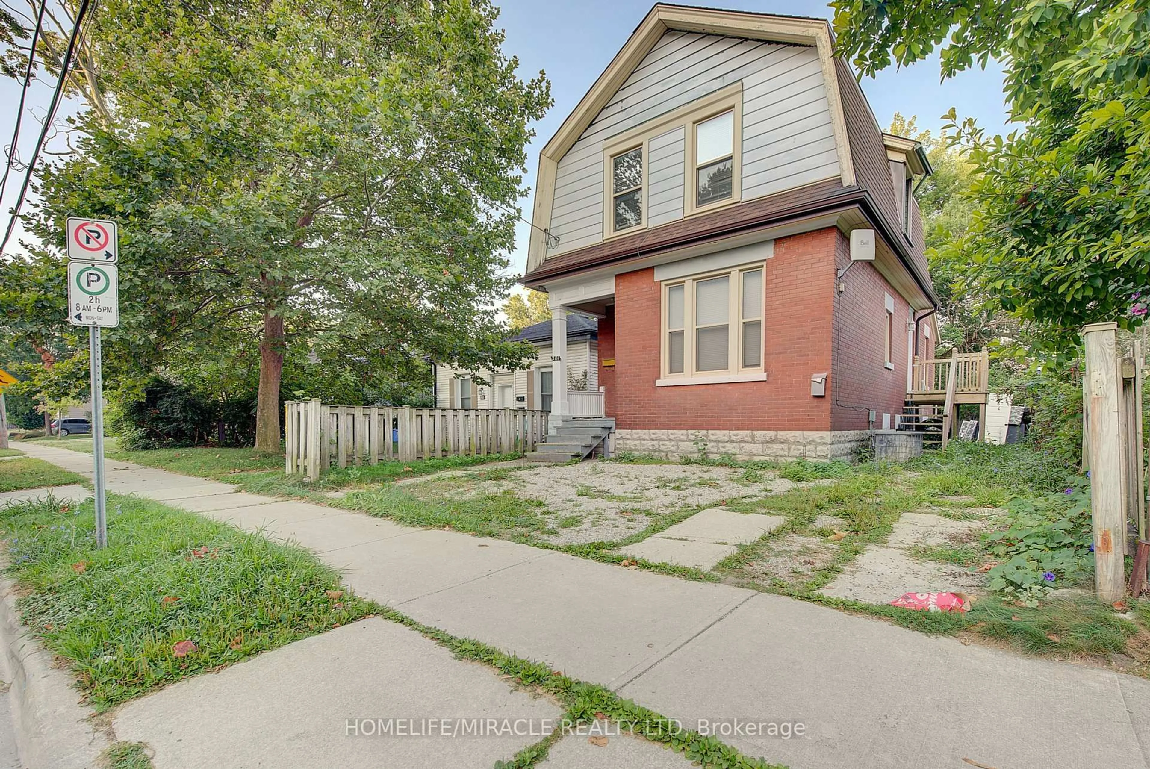 A pic from outside/outdoor area/front of a property/back of a property/a pic from drone, street for 201 Clarence St, London East Ontario N6B 2J8
