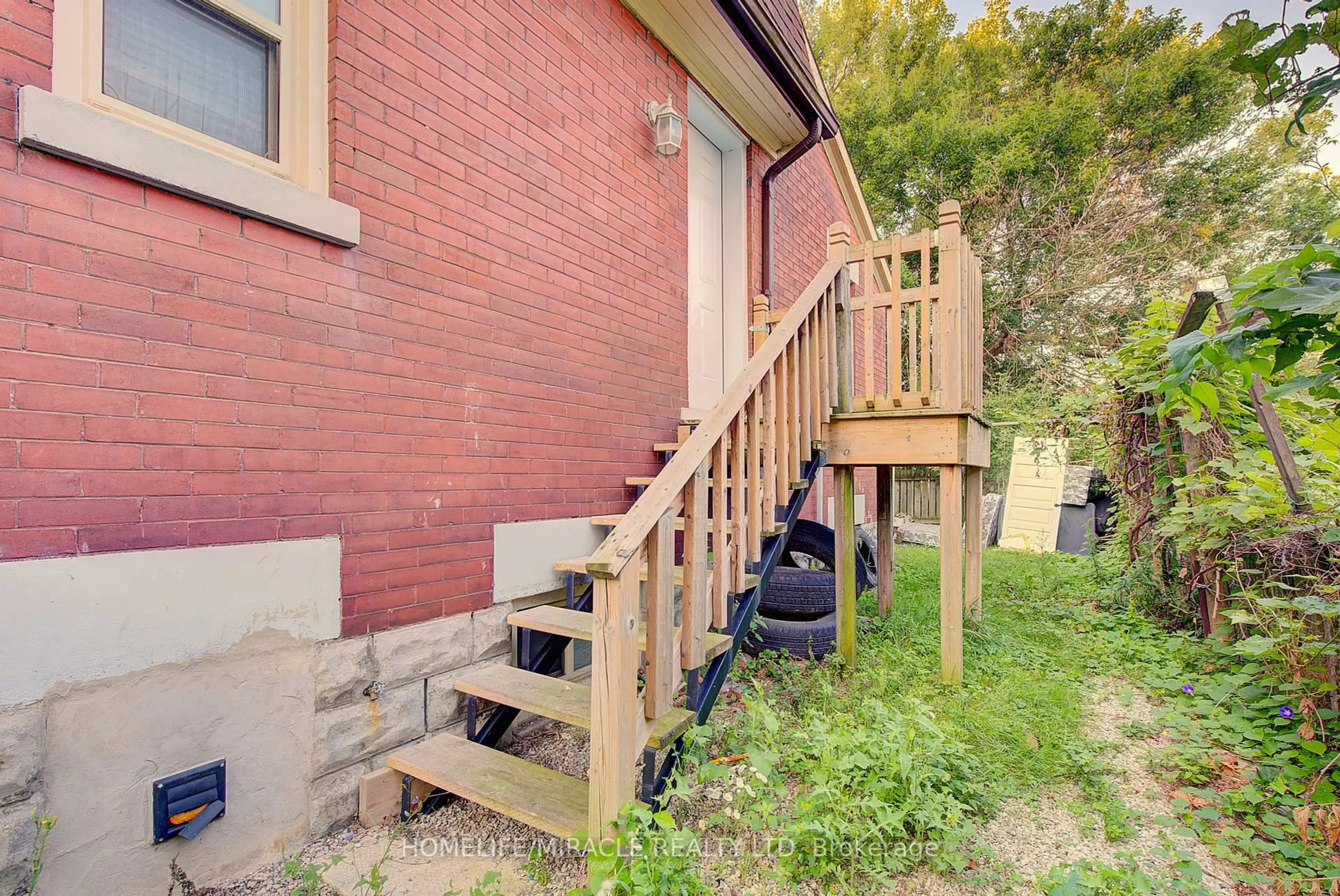 Patio, street for 201 Clarence St, London East Ontario N6B 2J8