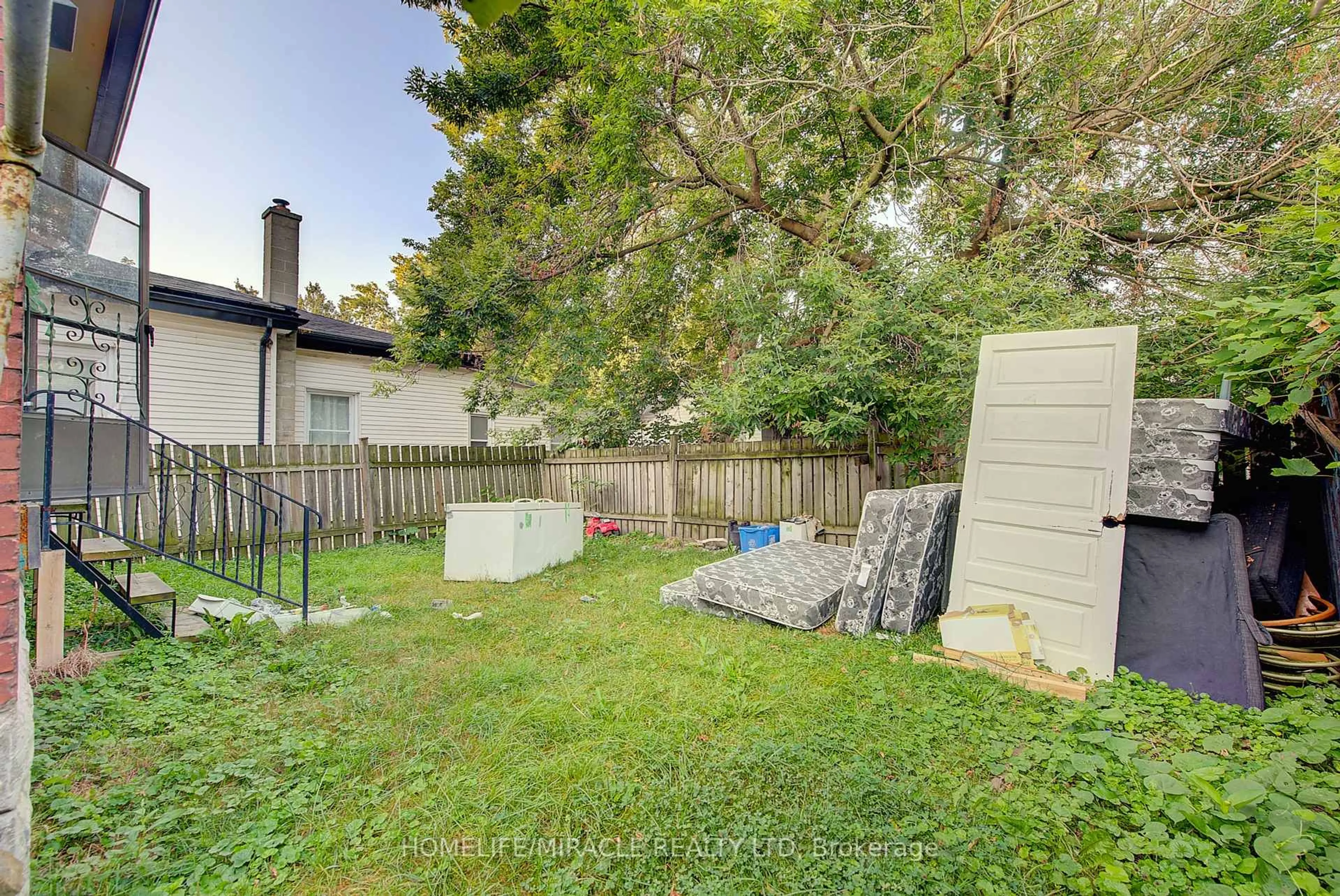 Unknown for 201 Clarence St, London East Ontario N6B 2J8