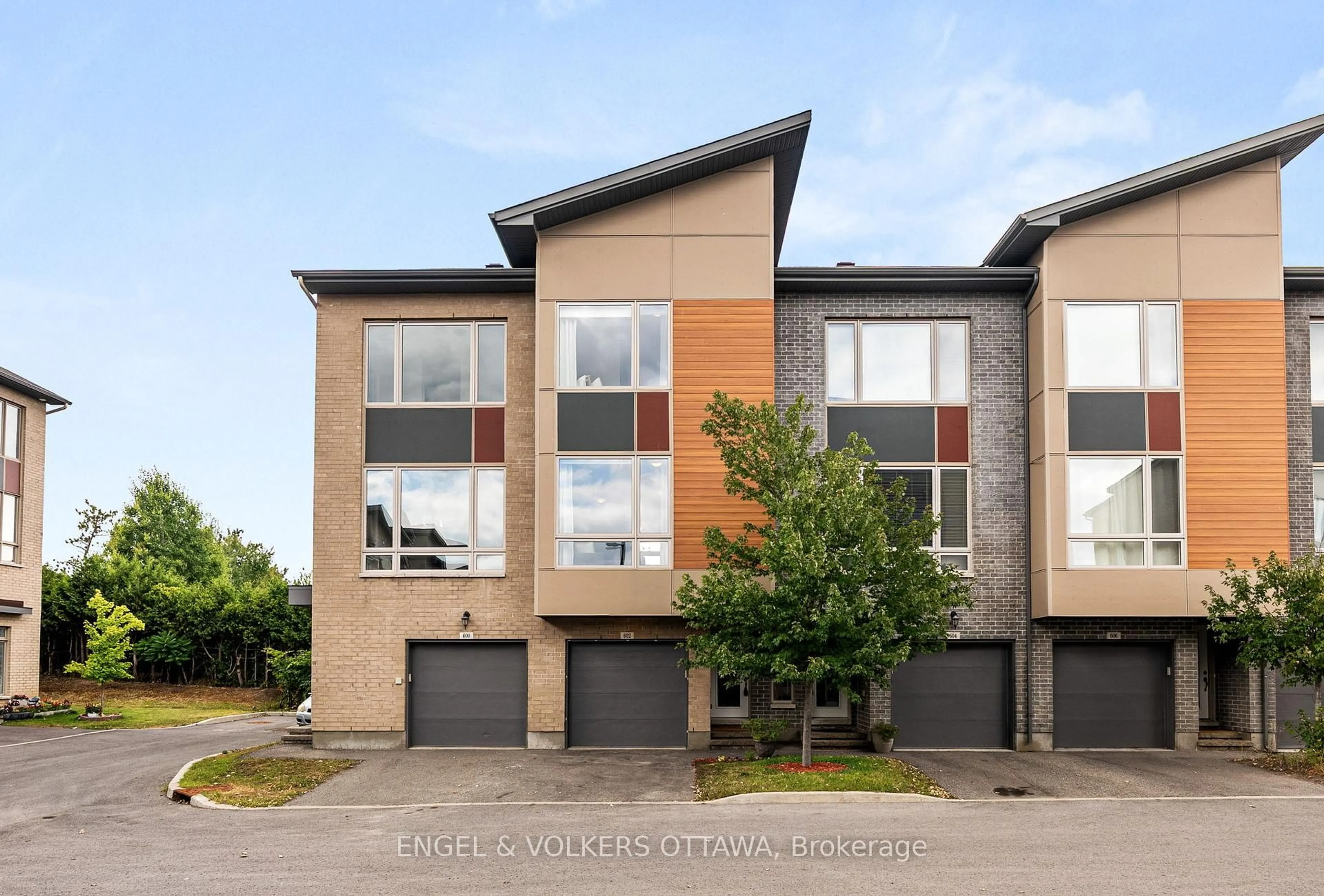 Home with brick exterior material, unknown for 602 Terravita Private, Ottawa Ontario K1V 2R9