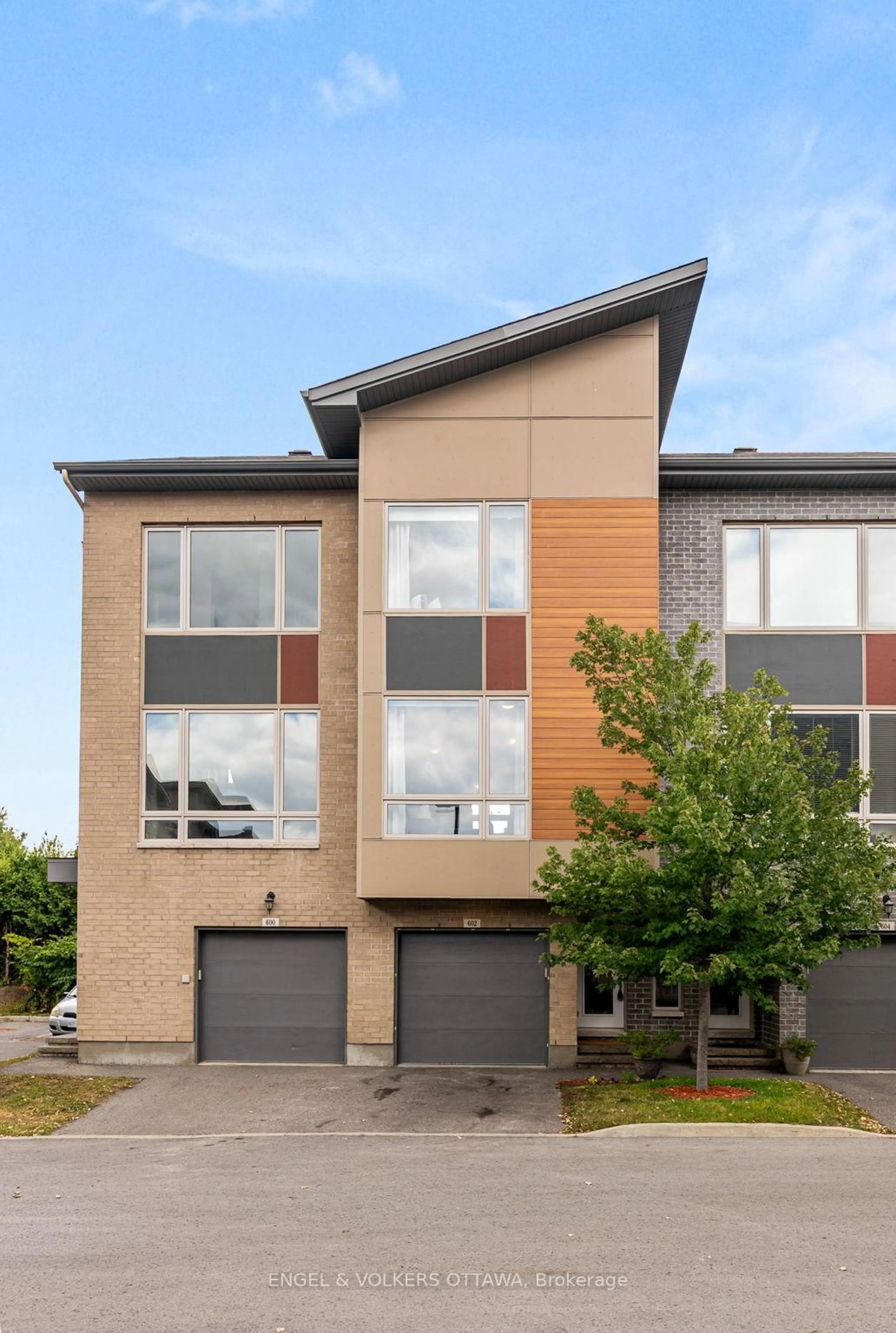 Home with brick exterior material, street for 602 Terravita Private, Ottawa Ontario K1V 2R9