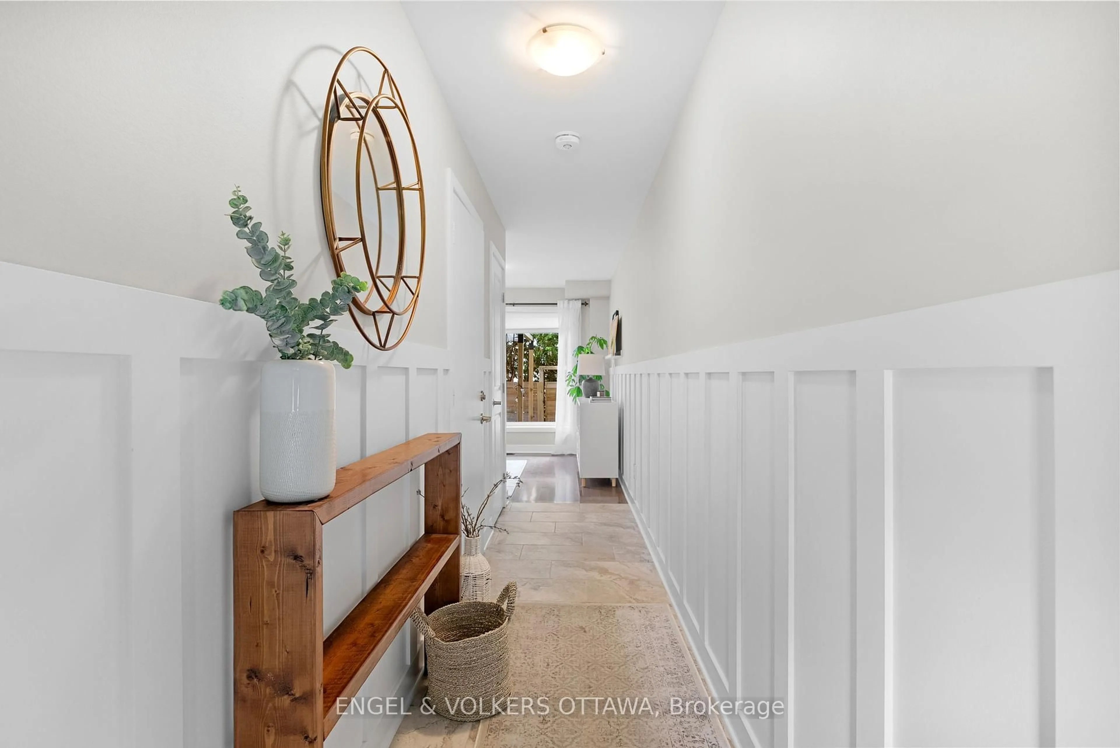 Indoor entryway for 602 Terravita Private, Ottawa Ontario K1V 2R9