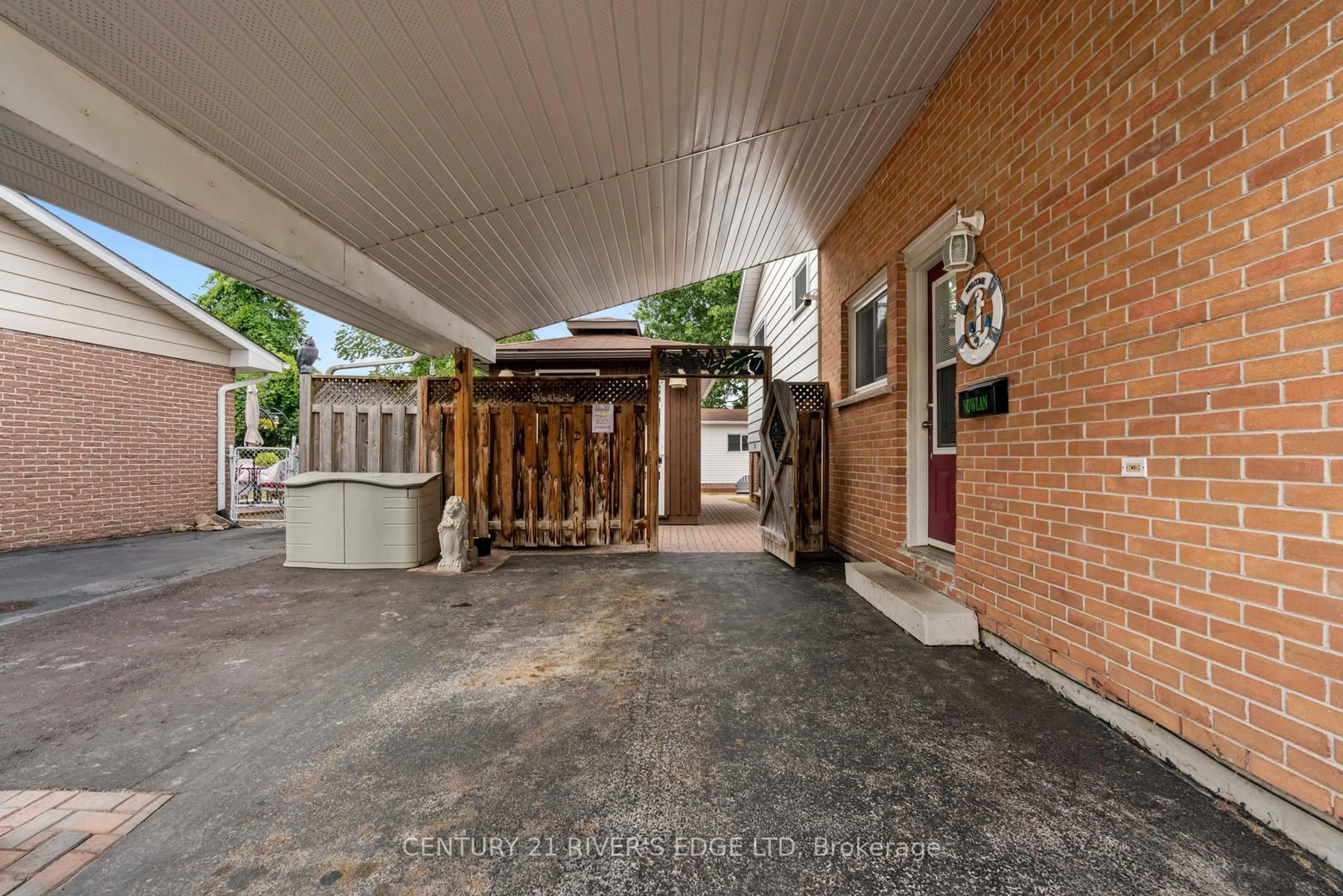Unknown for 801 Tupper St, Brockville Ontario K6V 6A2