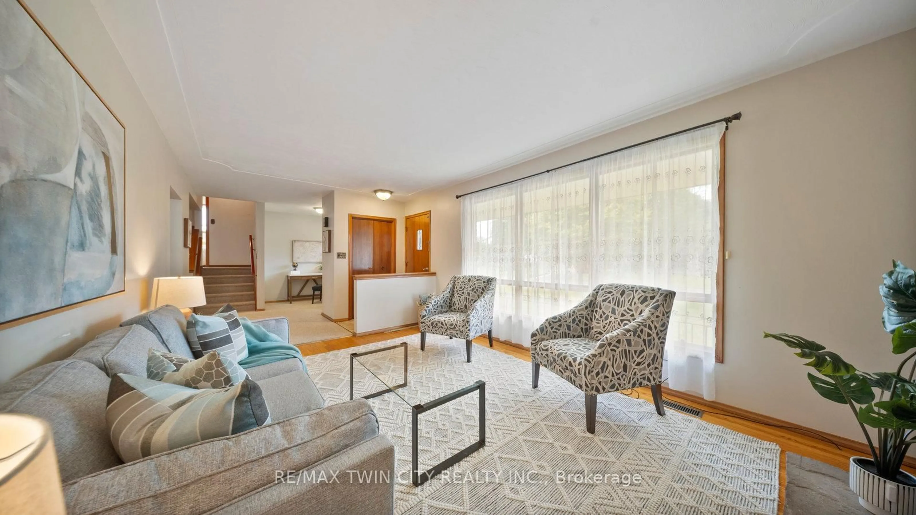 Living room with furniture, unknown for 25 Kensington Ave, Brantford Ontario N3R 3N6