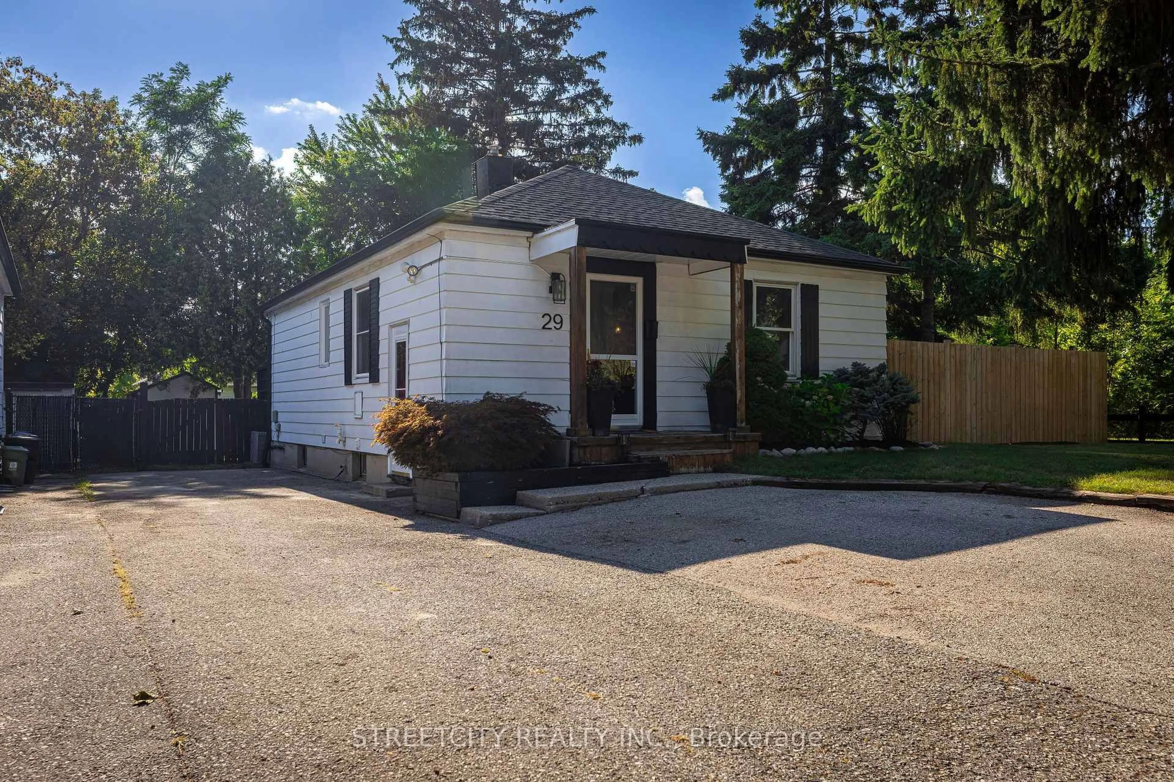 Unknown for 29 Apeldoorn Cres, London East Ontario N5Y 2B5