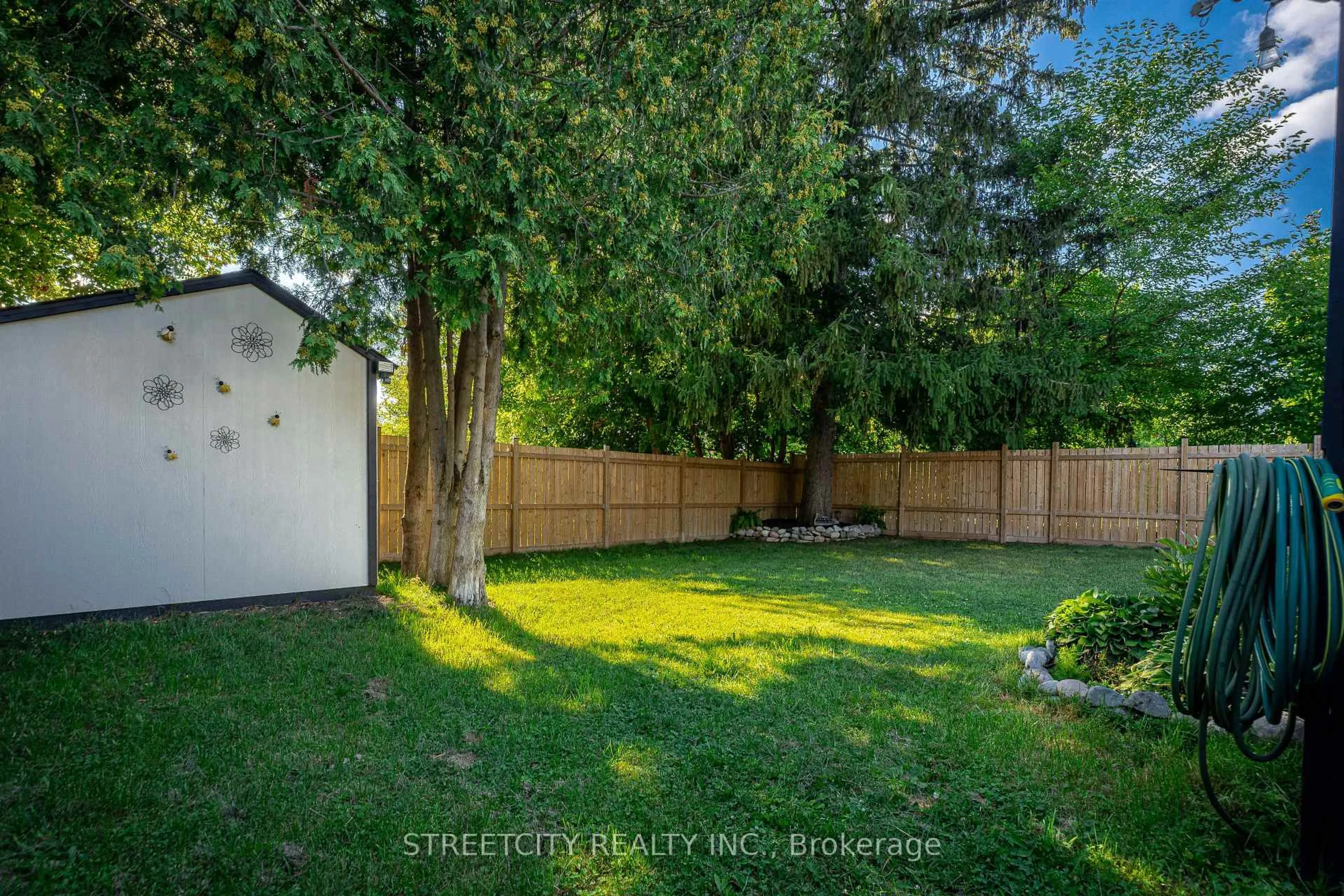 Patio, street for 29 Apeldoorn Cres, London East Ontario N5Y 2B5