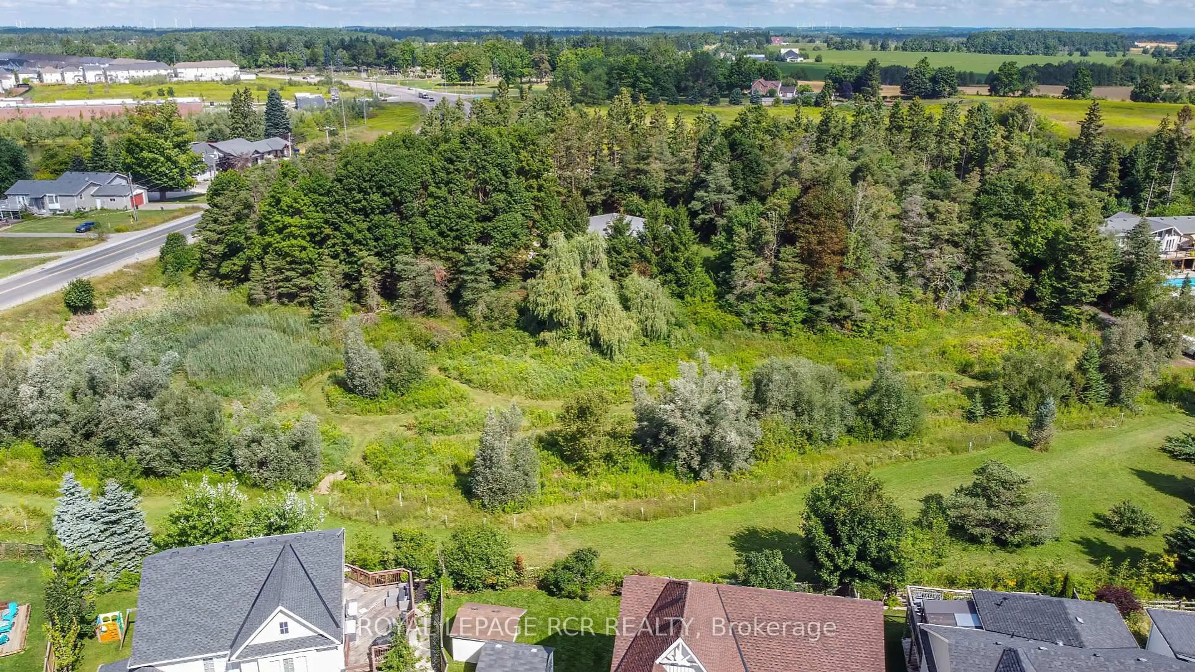 A pic from outside/outdoor area/front of a property/back of a property/a pic from drone, forest/trees view for 221 Berry St, Shelburne Ontario L0N 1S2