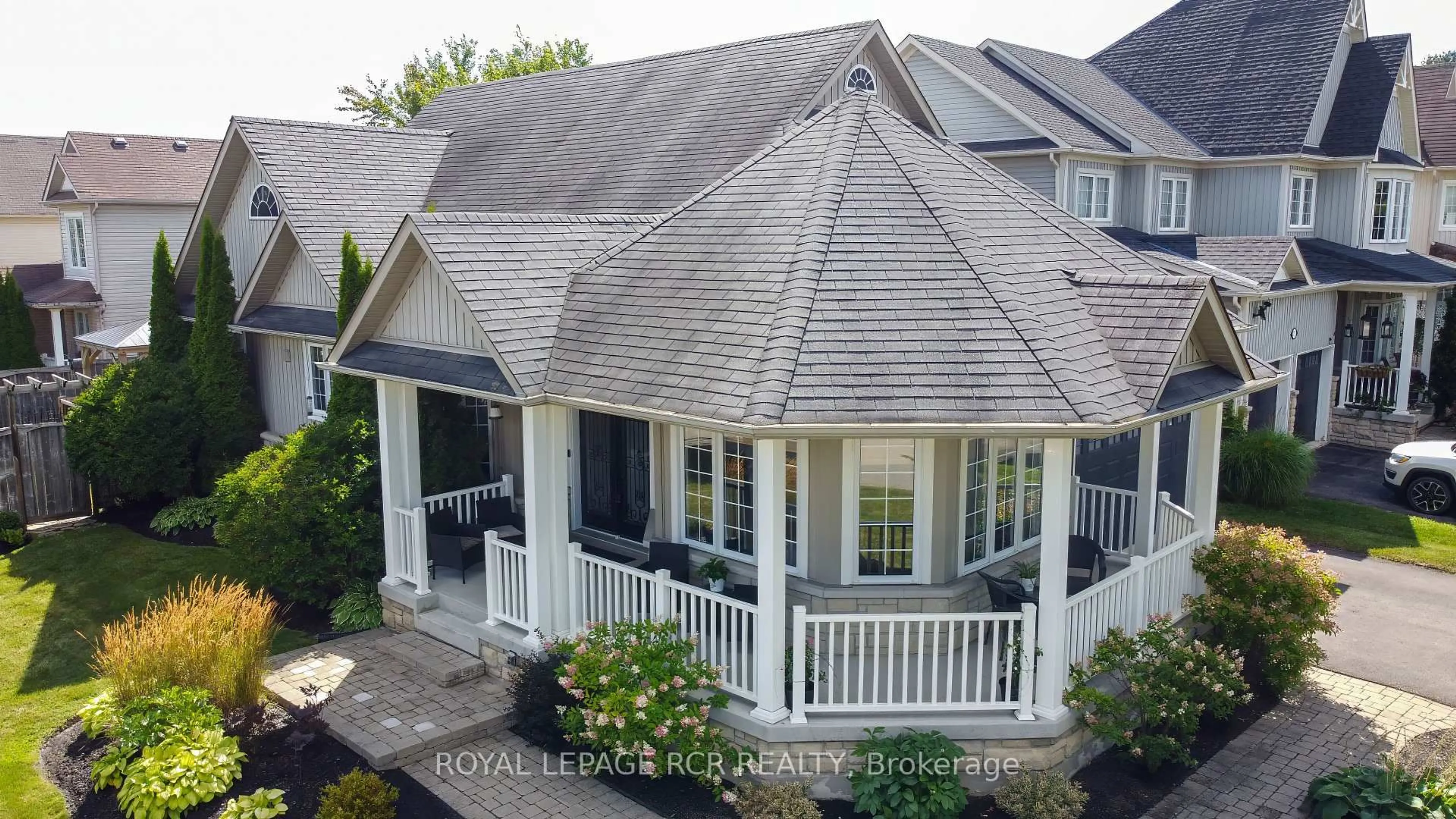 A pic from outside/outdoor area/front of a property/back of a property/a pic from drone, unknown for 221 Berry St, Shelburne Ontario L0N 1S2