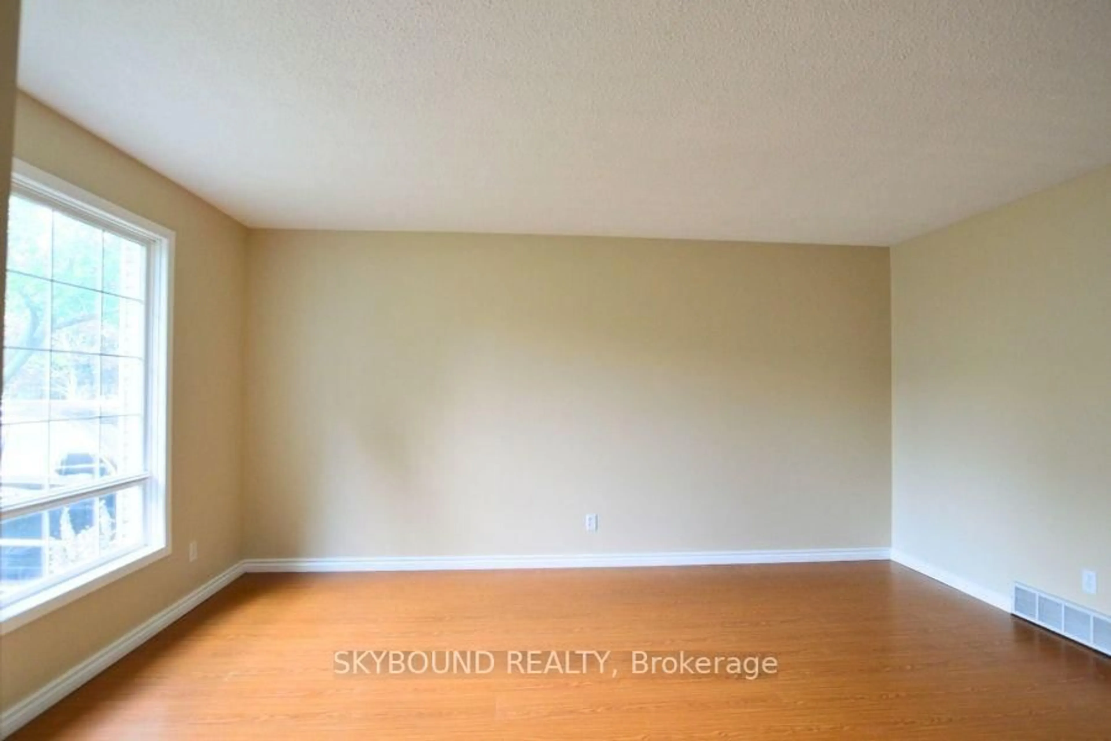 A pic of a room for 198 Pinedale Dr, Kitchener Ontario N2E 1K3