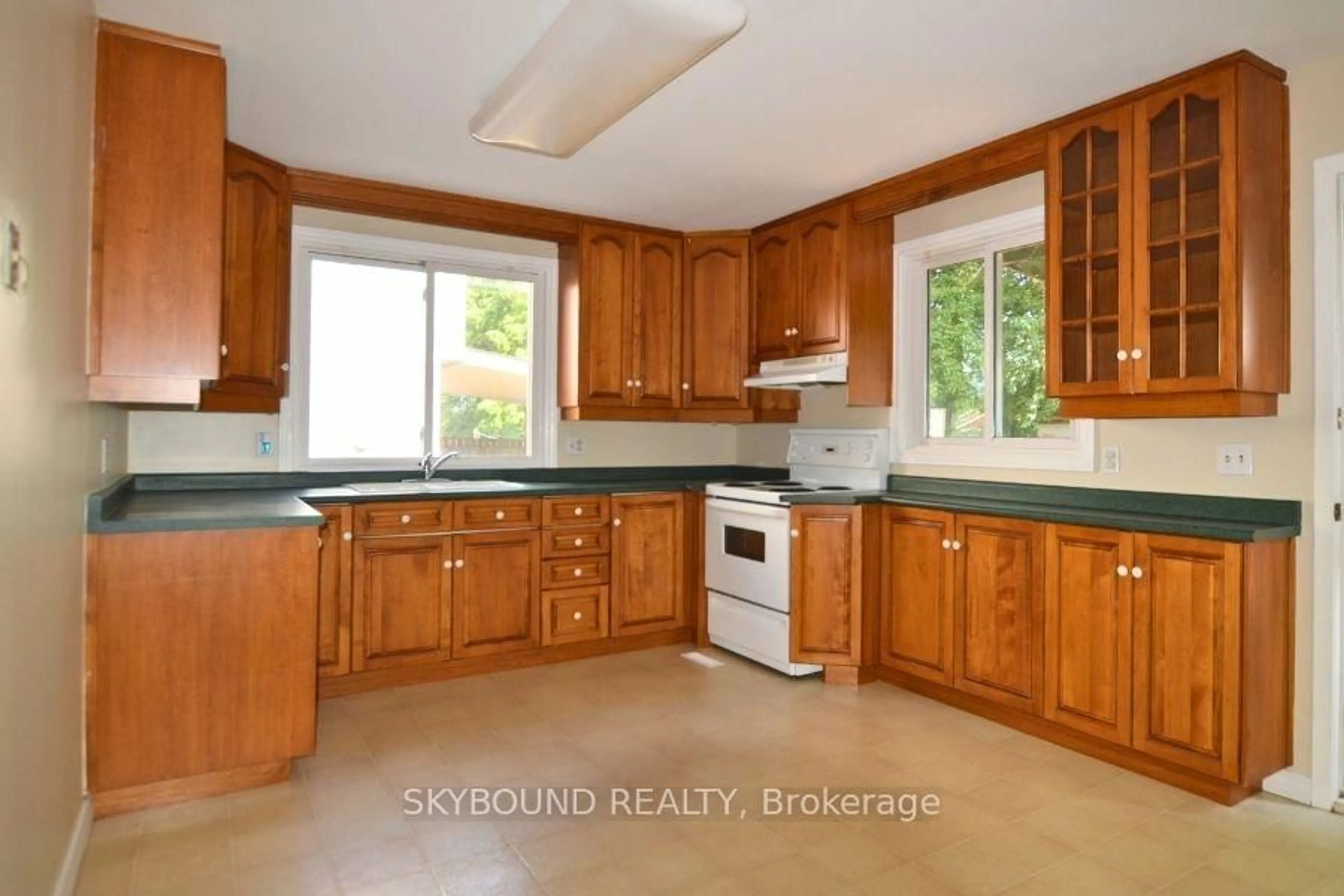 Standard kitchen, ceramic/tile floor for 198 Pinedale Dr, Kitchener Ontario N2E 1K3