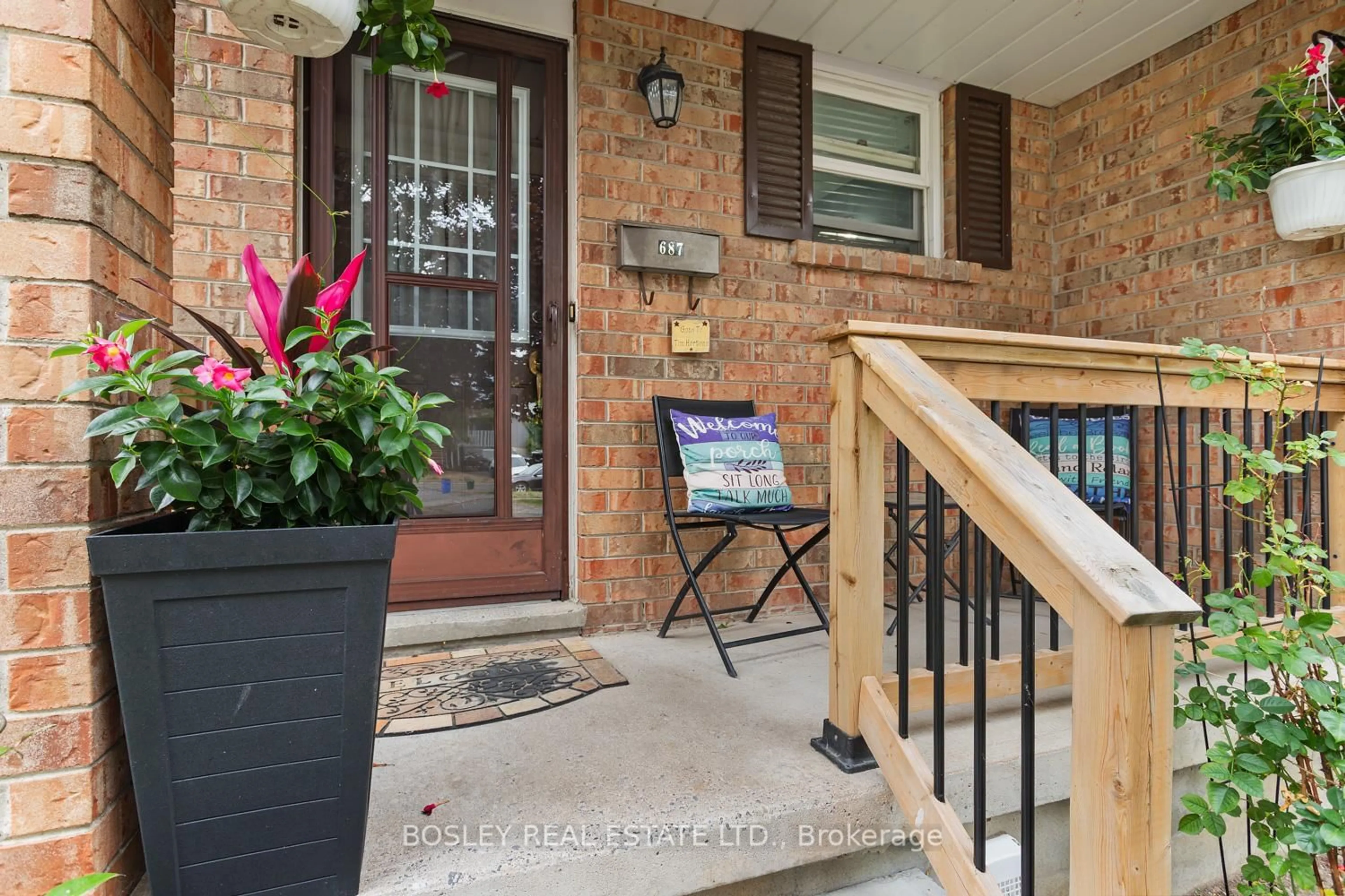Indoor entryway for 687 Mackechnie Cres, Cobourg Ontario K9A 4Y1