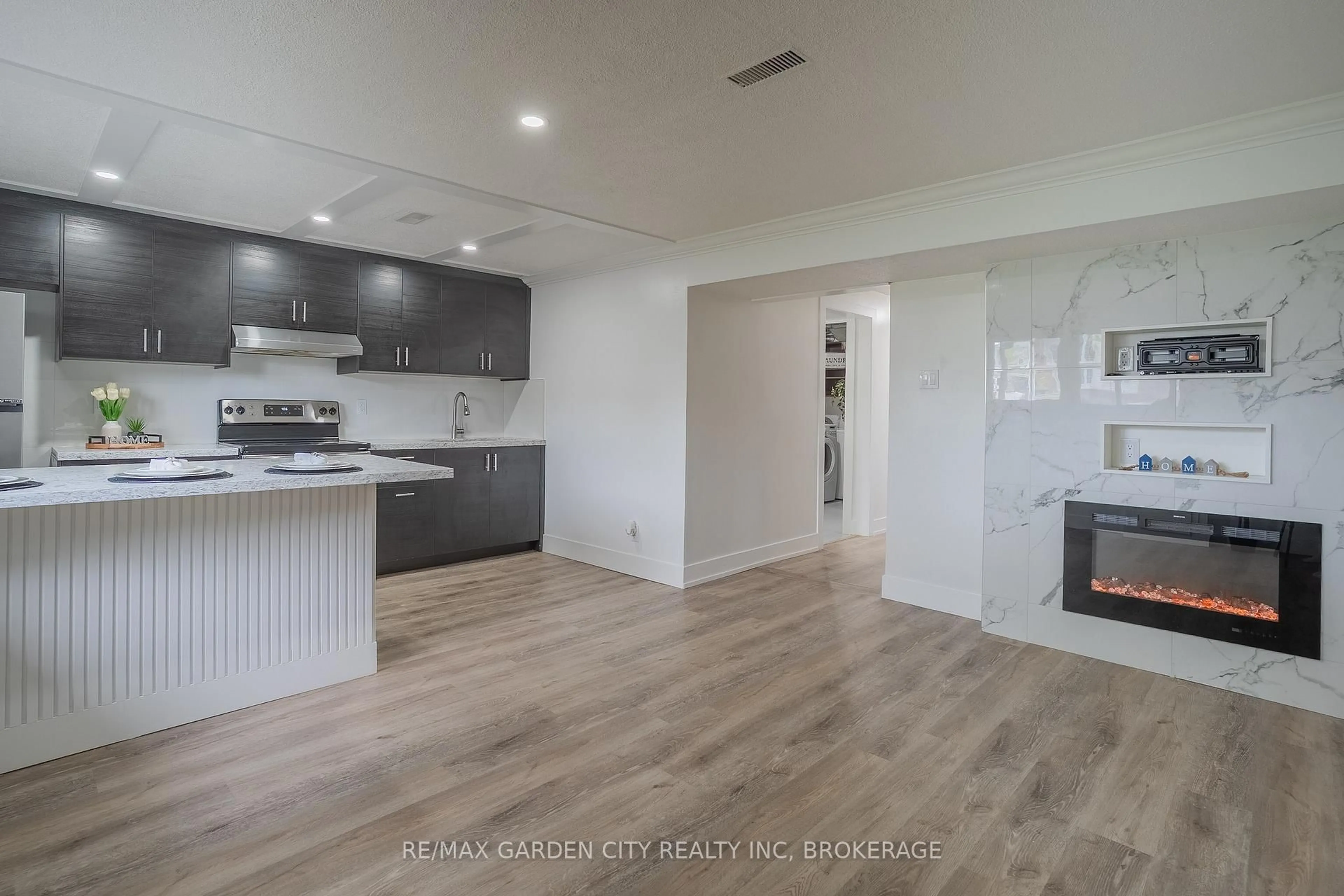 Open concept kitchen, unknown for 85 Ventura Dr, St. Catharines Ontario L2R 7H3