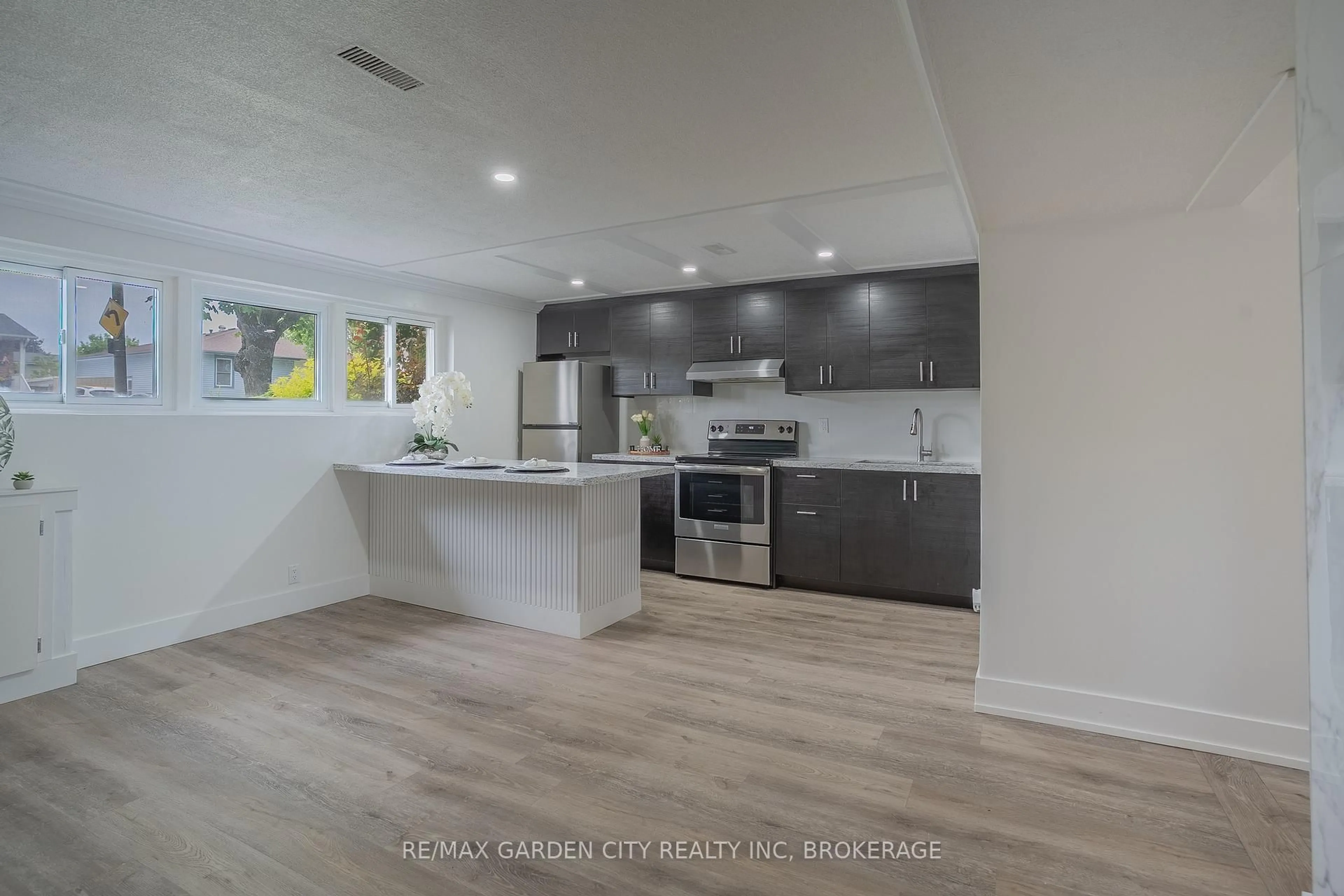 Open concept kitchen, unknown for 85 Ventura Dr, St. Catharines Ontario L2R 7H3