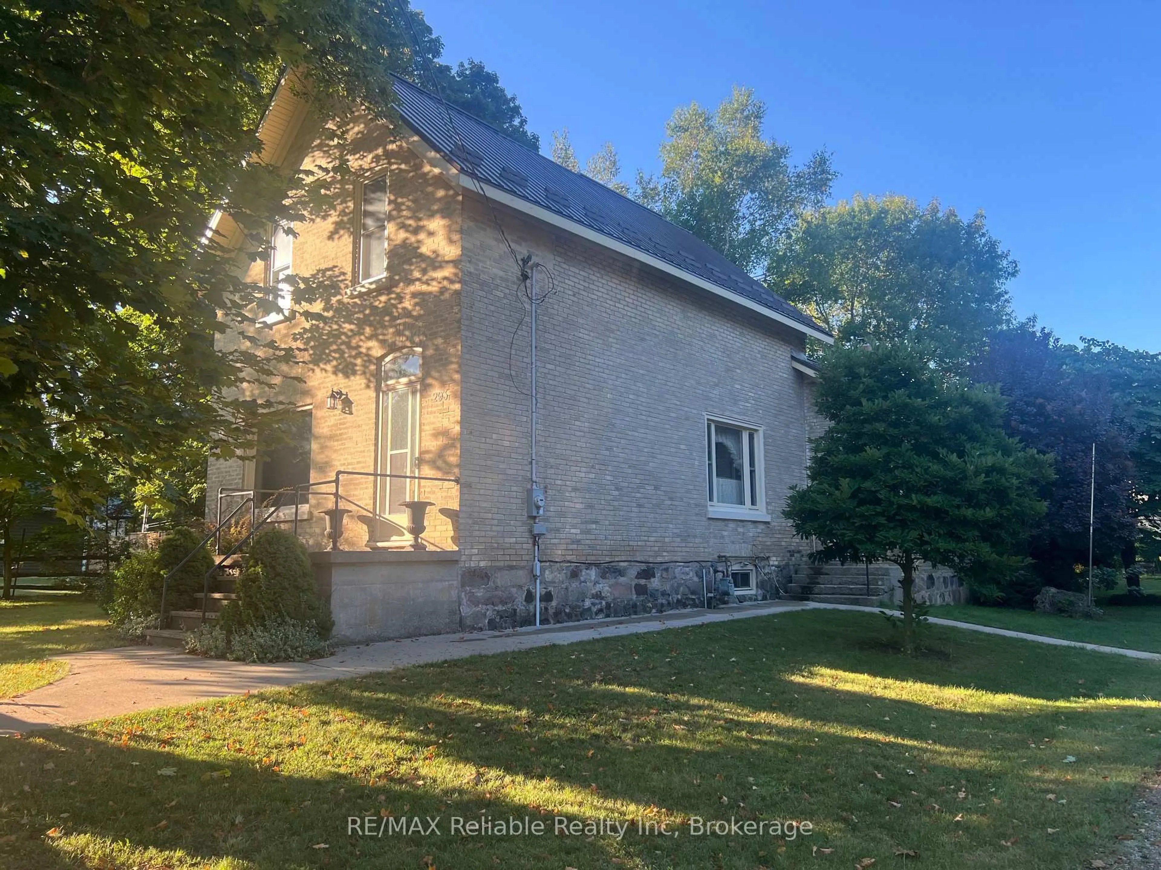 A pic from outside/outdoor area/front of a property/back of a property/a pic from drone, unknown for 293 Drummond St, North Huron Ontario N0M 1H0
