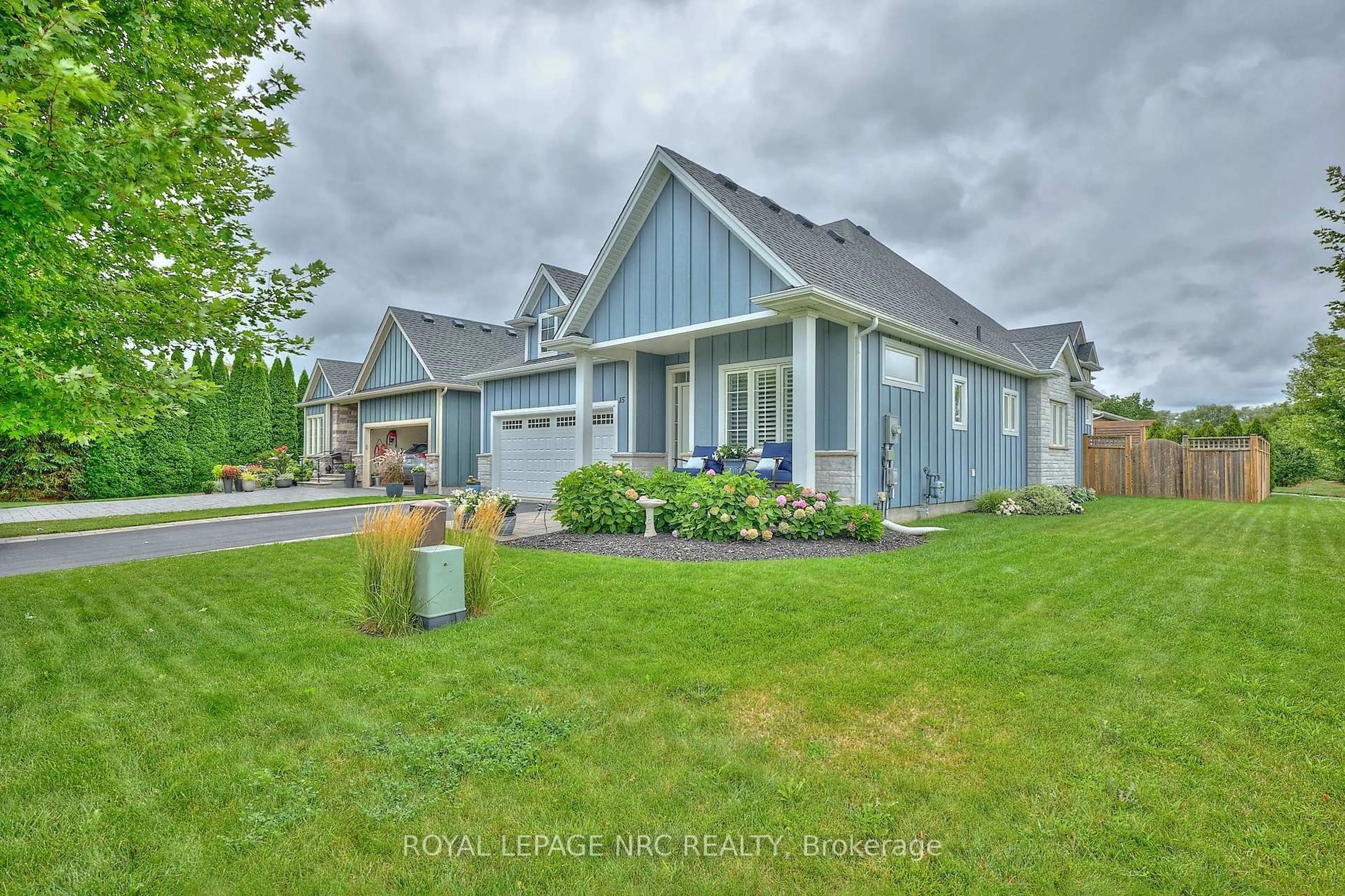 Home with vinyl exterior material, street for 15 Copper Beech Blvd, Niagara-on-the-Lake Ontario L0S 1J0