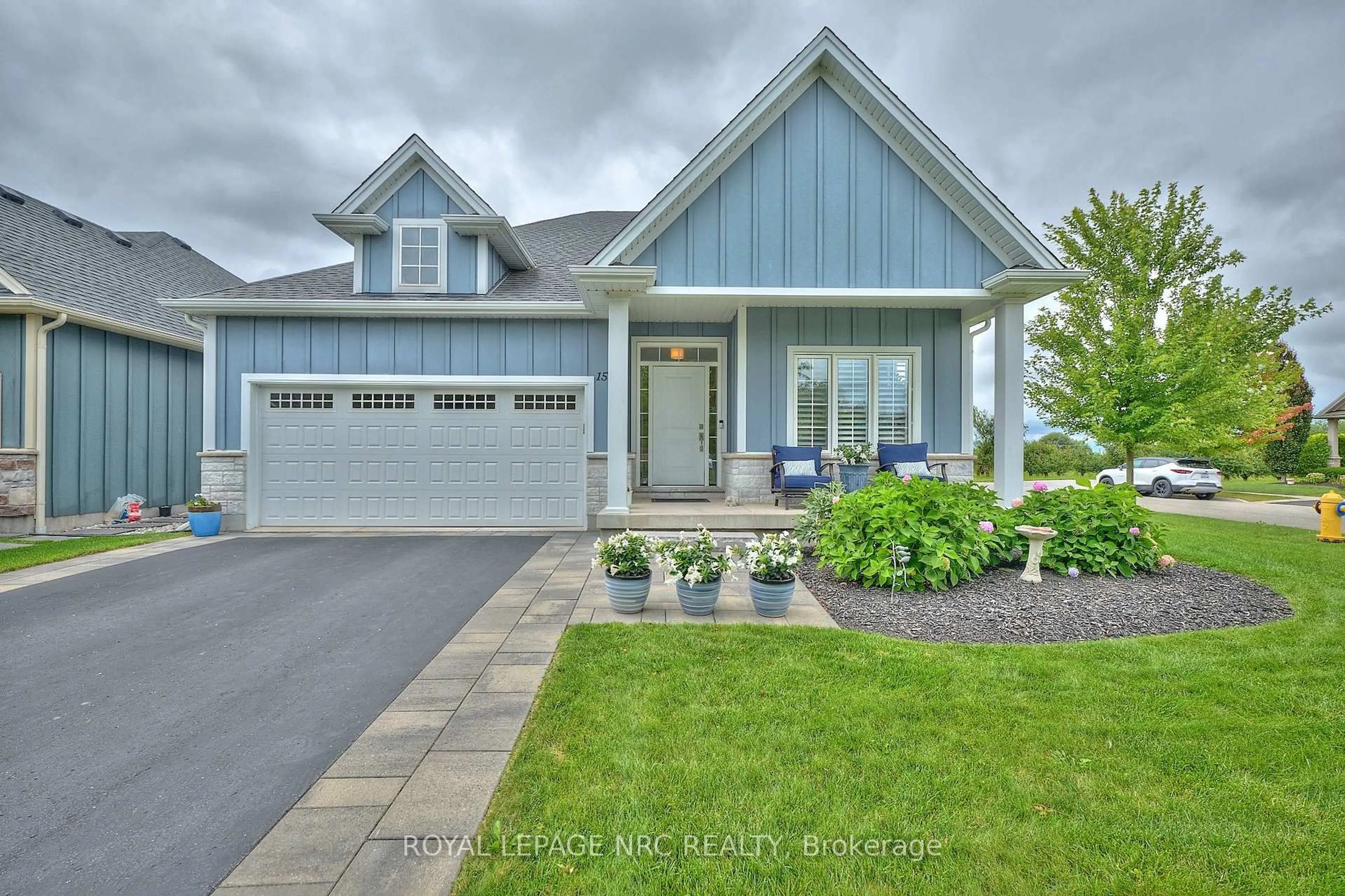 Home with vinyl exterior material, street for 15 Copper Beech Blvd, Niagara-on-the-Lake Ontario L0S 1J0