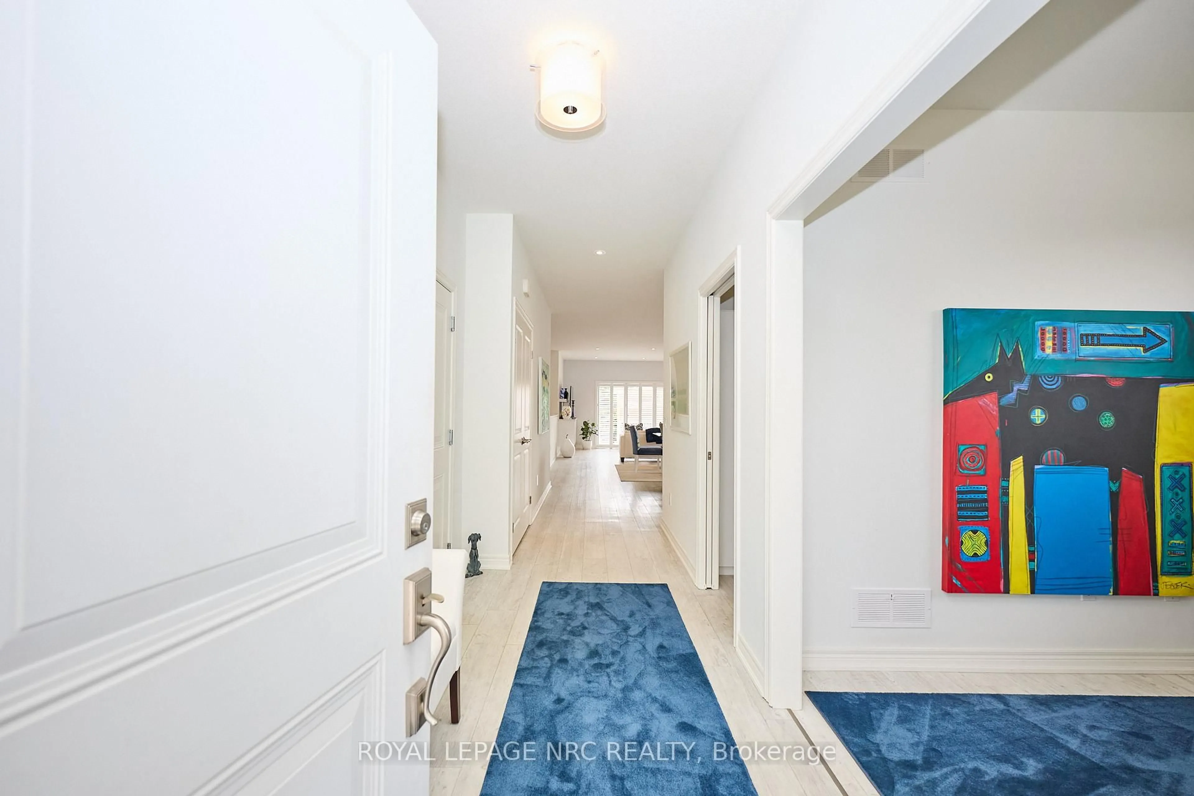Indoor foyer for 15 Copper Beech Blvd, Niagara-on-the-Lake Ontario L0S 1J0