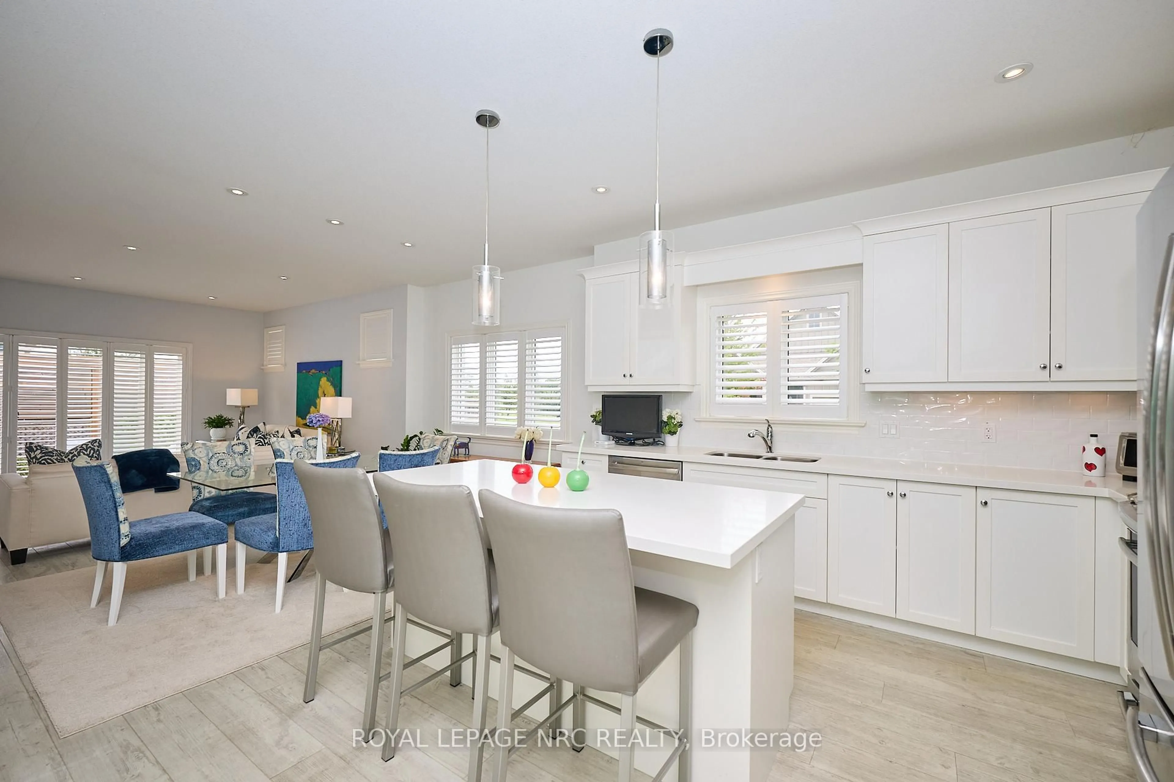 Open concept kitchen, ceramic/tile floor for 15 Copper Beech Blvd, Niagara-on-the-Lake Ontario L0S 1J0