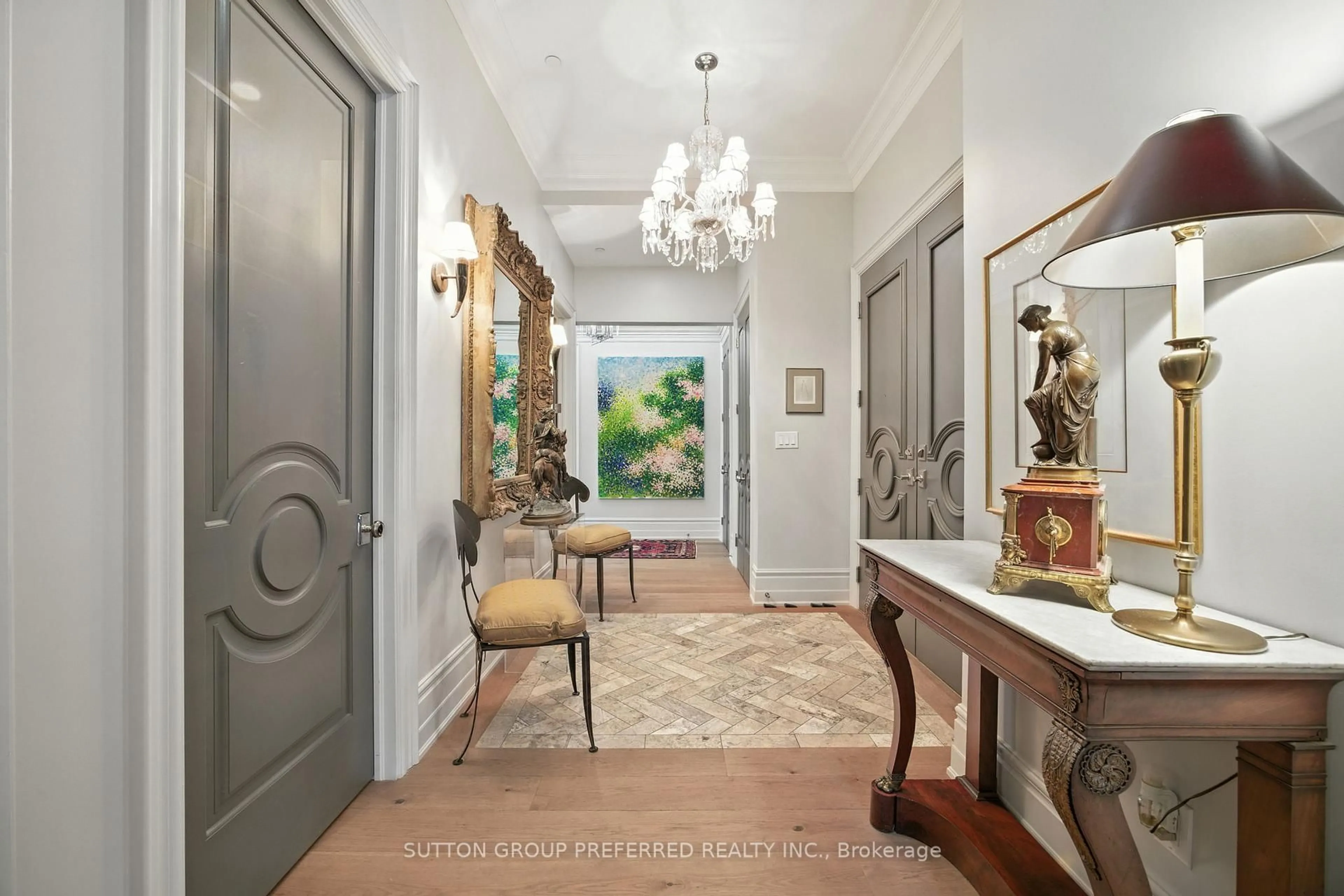 Indoor entryway for 122 Wortley Rd #303, London South Ontario N6C 3N8